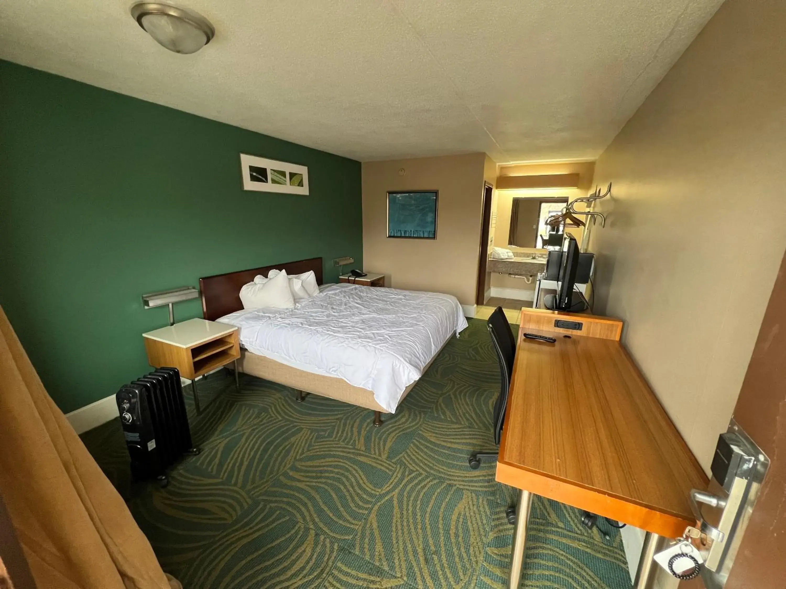 Bed in Hilltop Inn Pittsburgh Bed in Hilltop Inn Pittsburgh