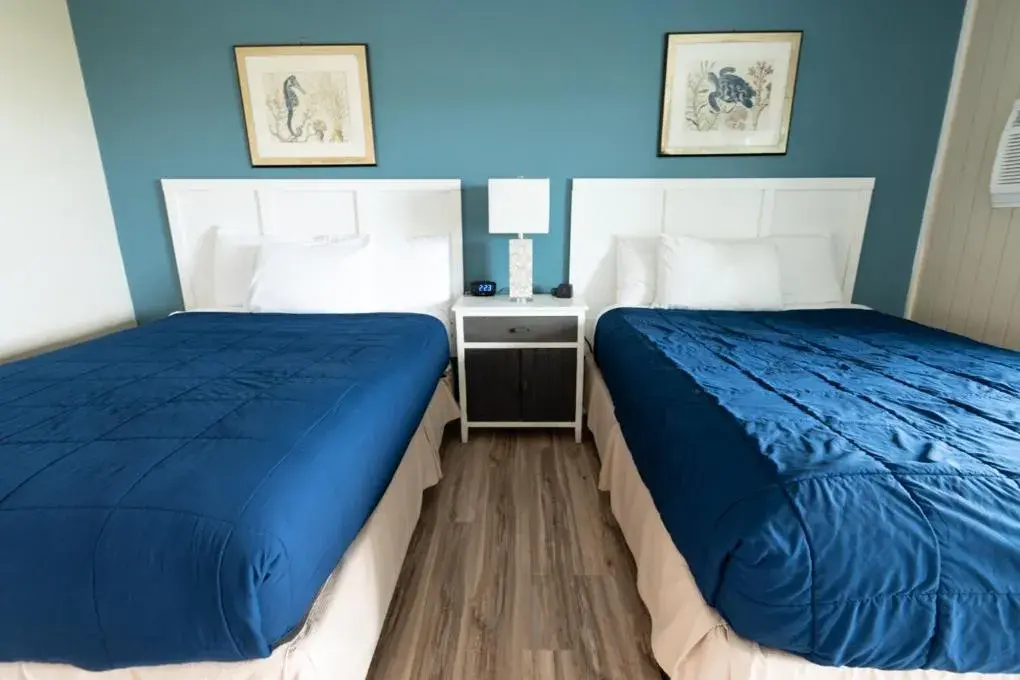 Bed in Ocean Villa Inn Bed in Ocean Villa Inn