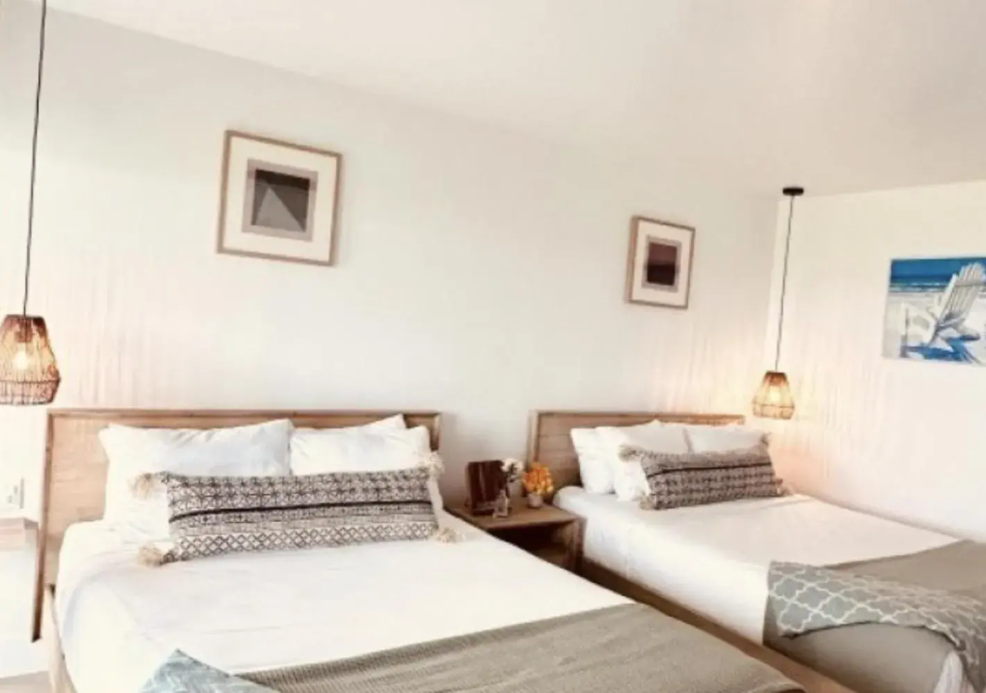 Bed in Ocean Villa Inn Bed in Ocean Villa Inn