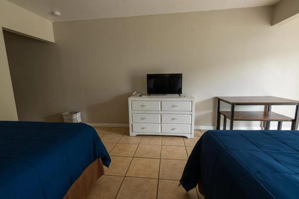 Bed in Ocean Villa Inn