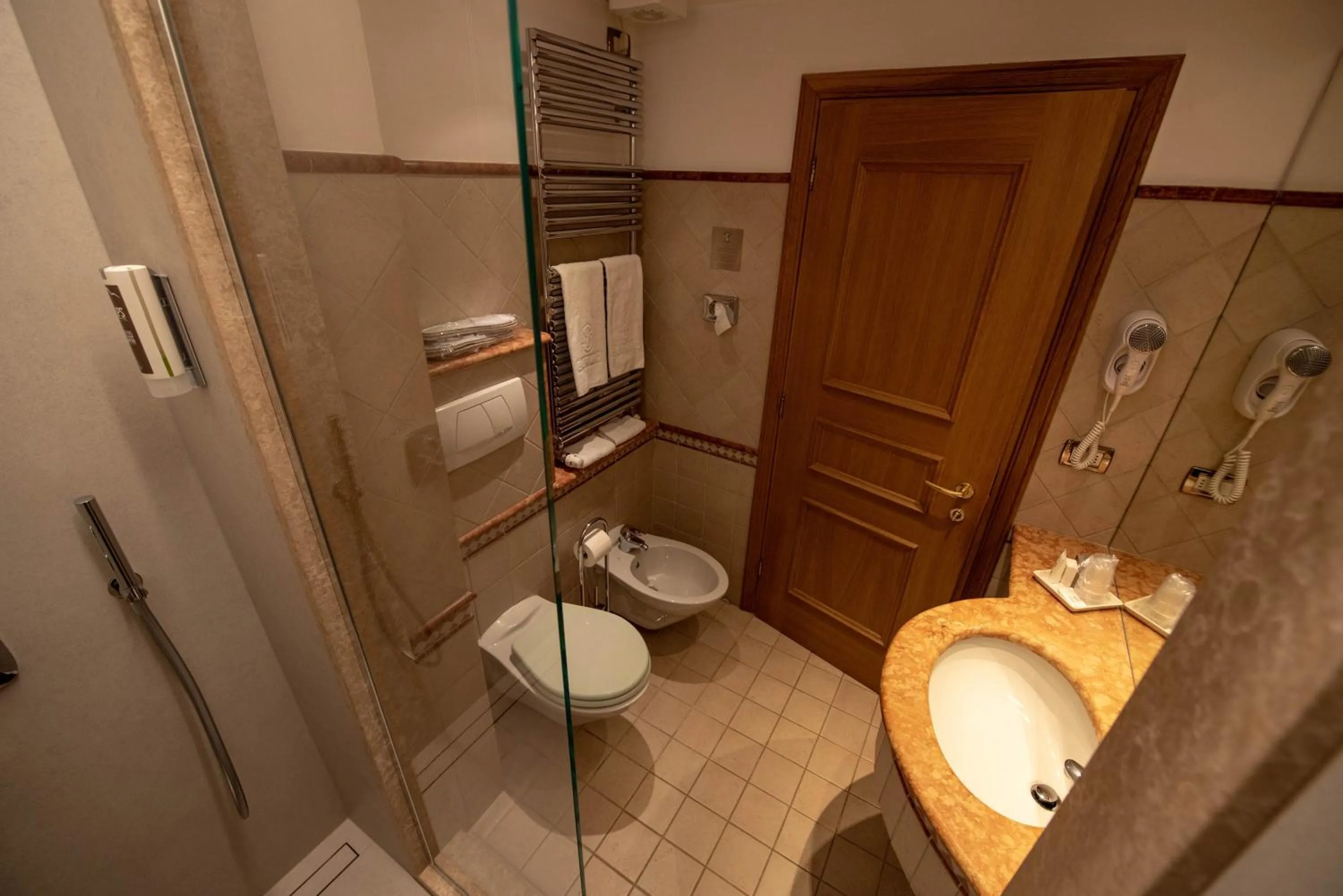 Shower in Hotel San Lorenzo