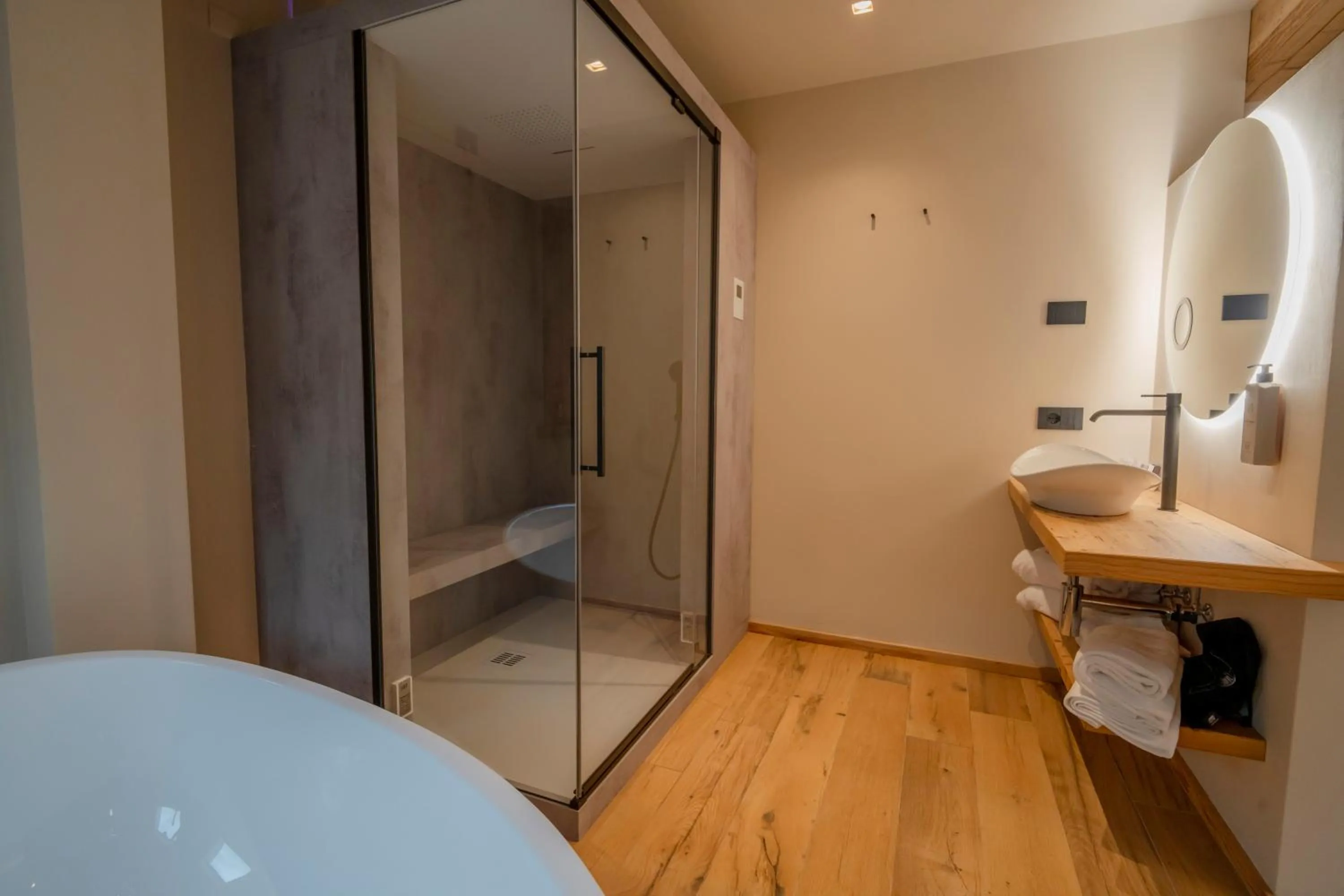 Shower, Bed in Hotel San Lorenzo