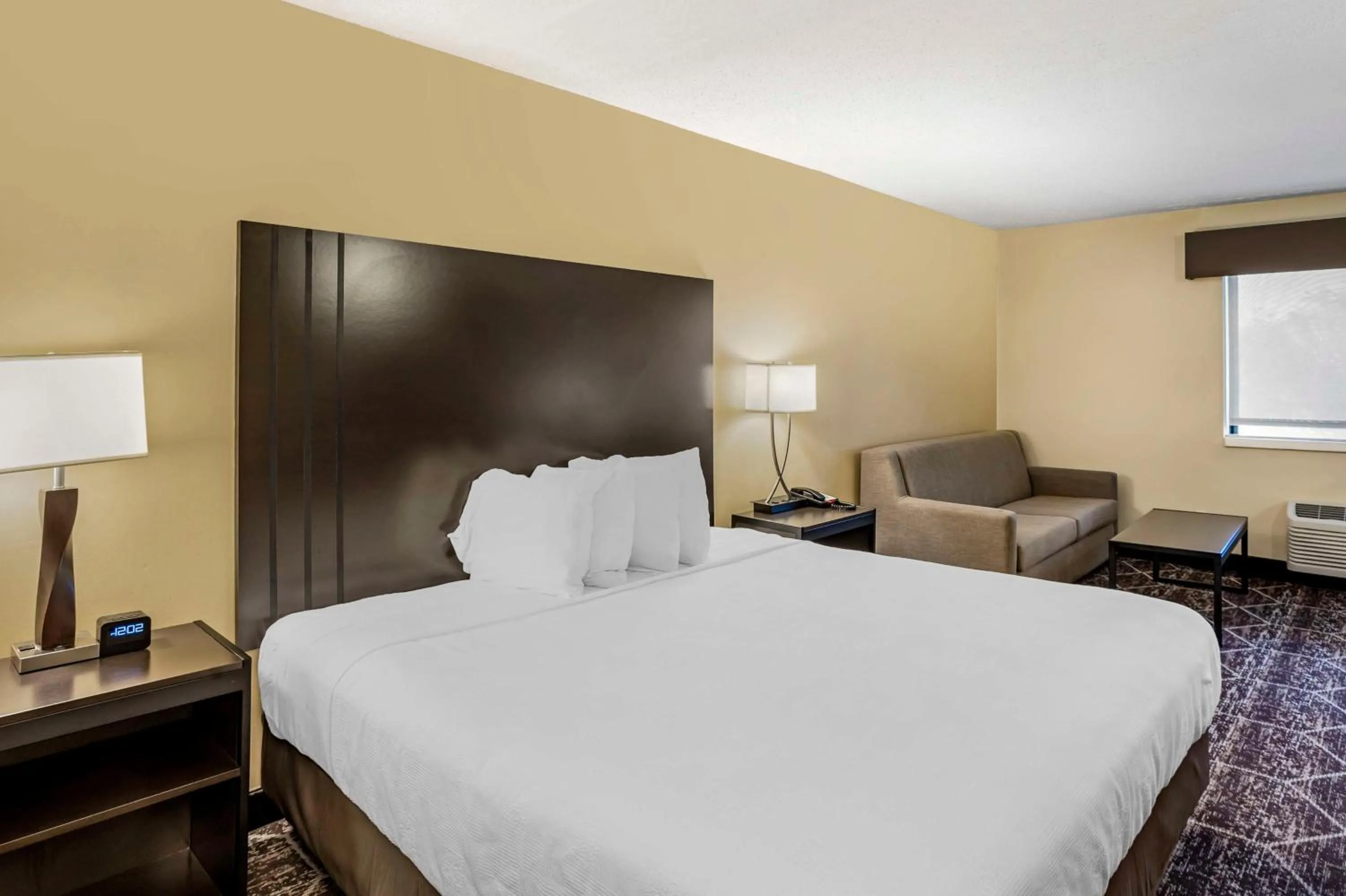 Bedroom, Bed in Best Western Monticello