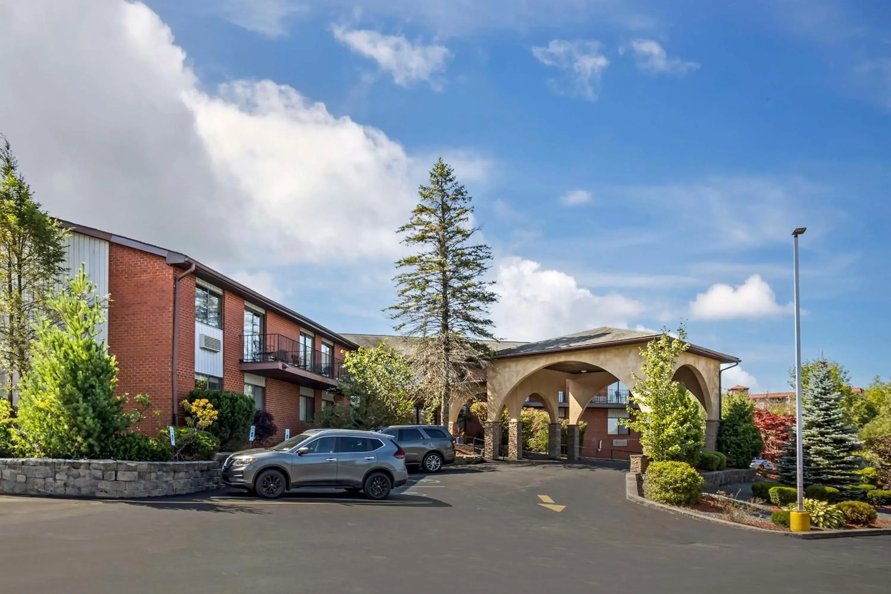 Property building in Best Western Monticello Property building in Best Western Monticello