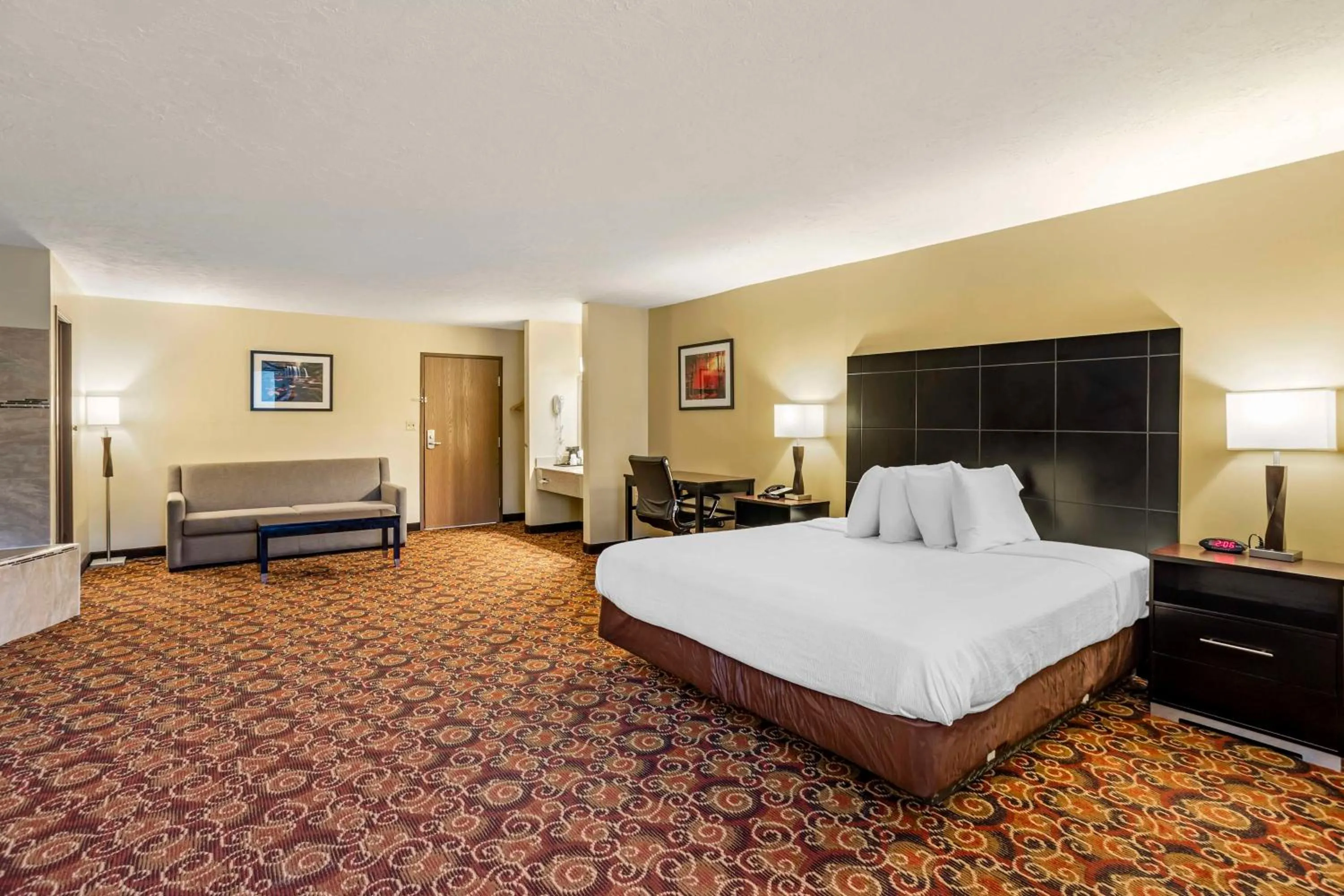 Bedroom, Bed in Best Western Monticello