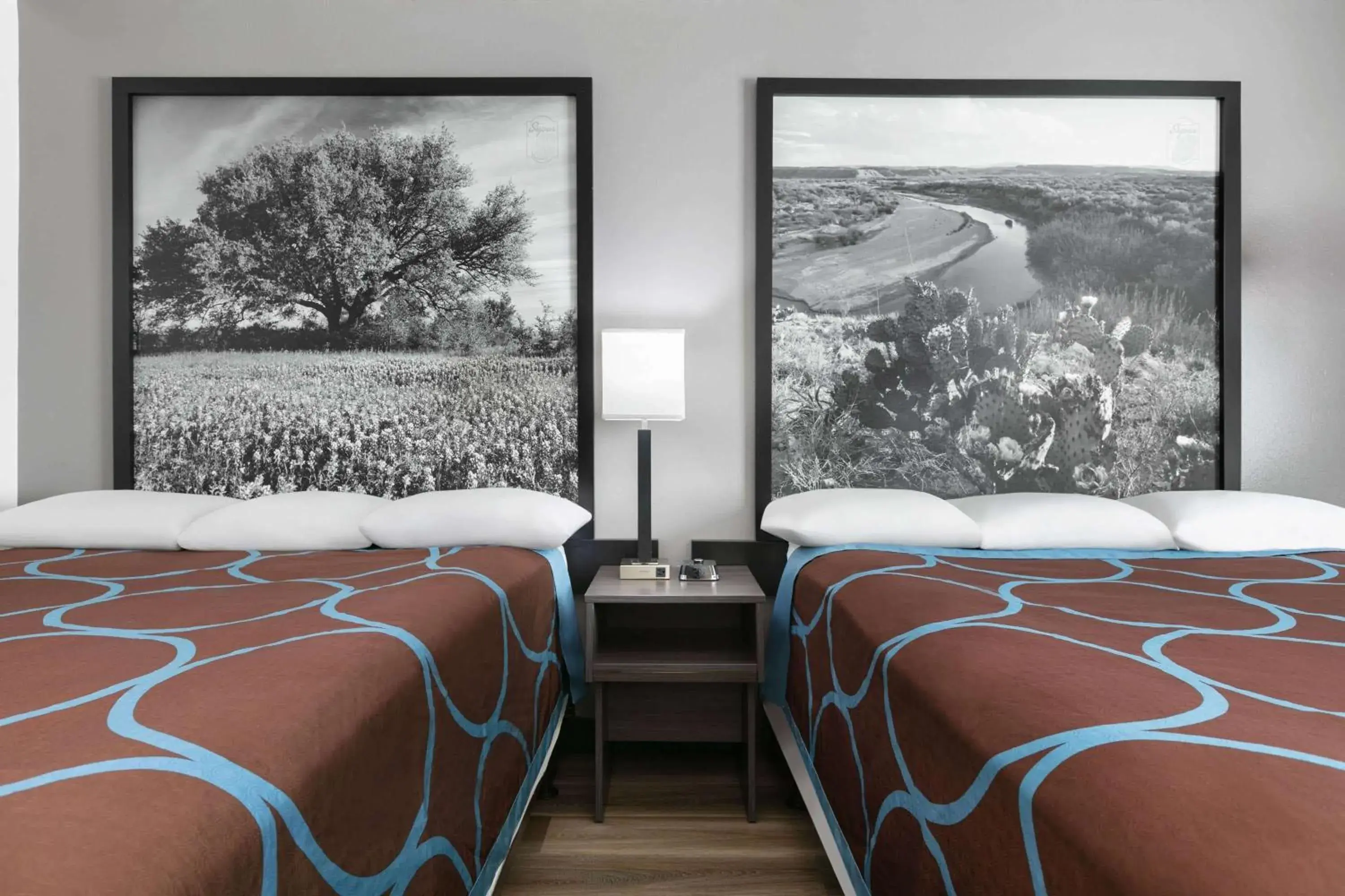 Photo of the whole room, Bed in Super 8 by Wyndham Grapevine/DFW Airport Northwest Photo of the whole room, Bed in Super 8 by Wyndham Grapevine/DFW Airport Northwest