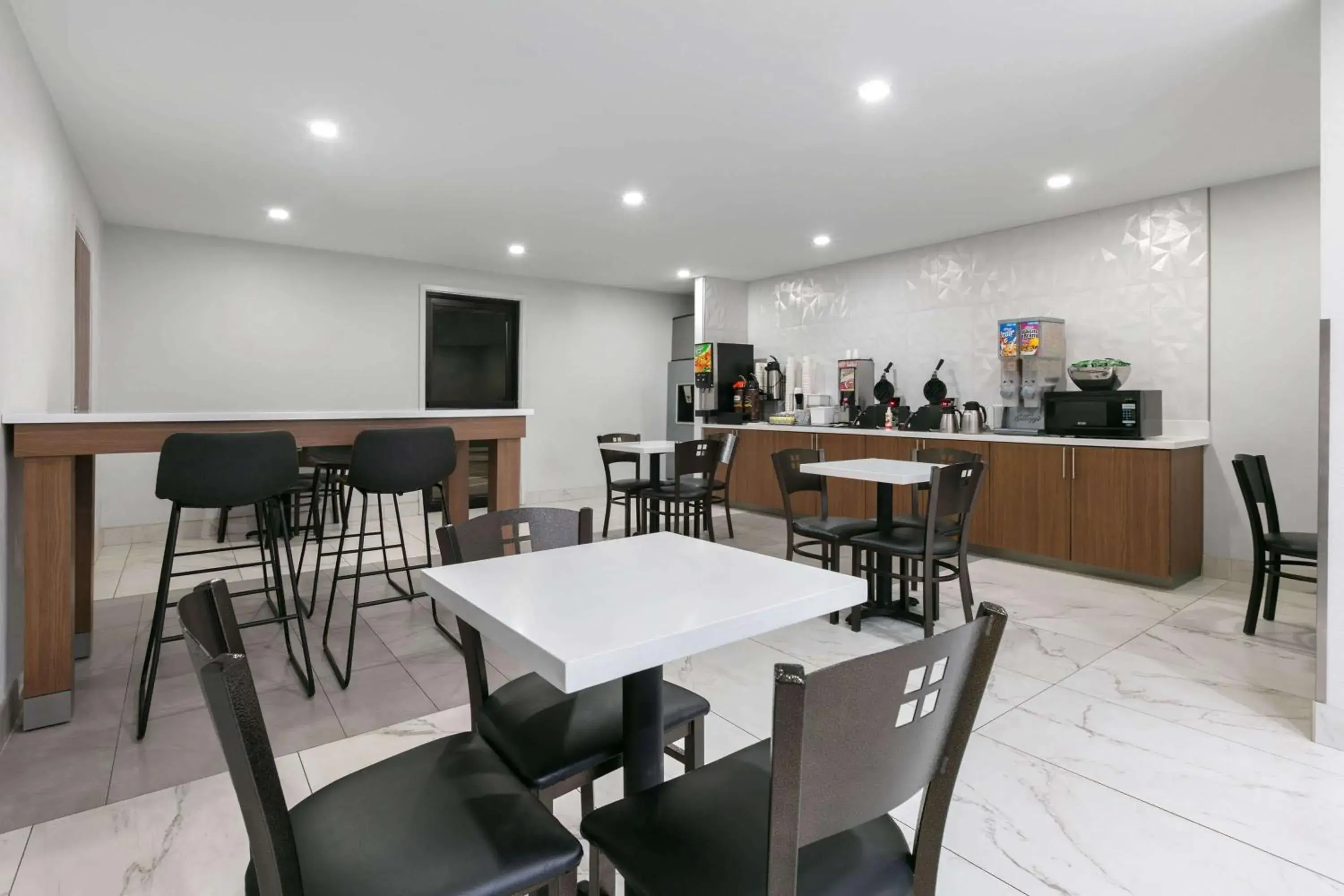 Breakfast in Super 8 by Wyndham Grapevine/DFW Airport Northwest Breakfast in Super 8 by Wyndham Grapevine/DFW Airport Northwest