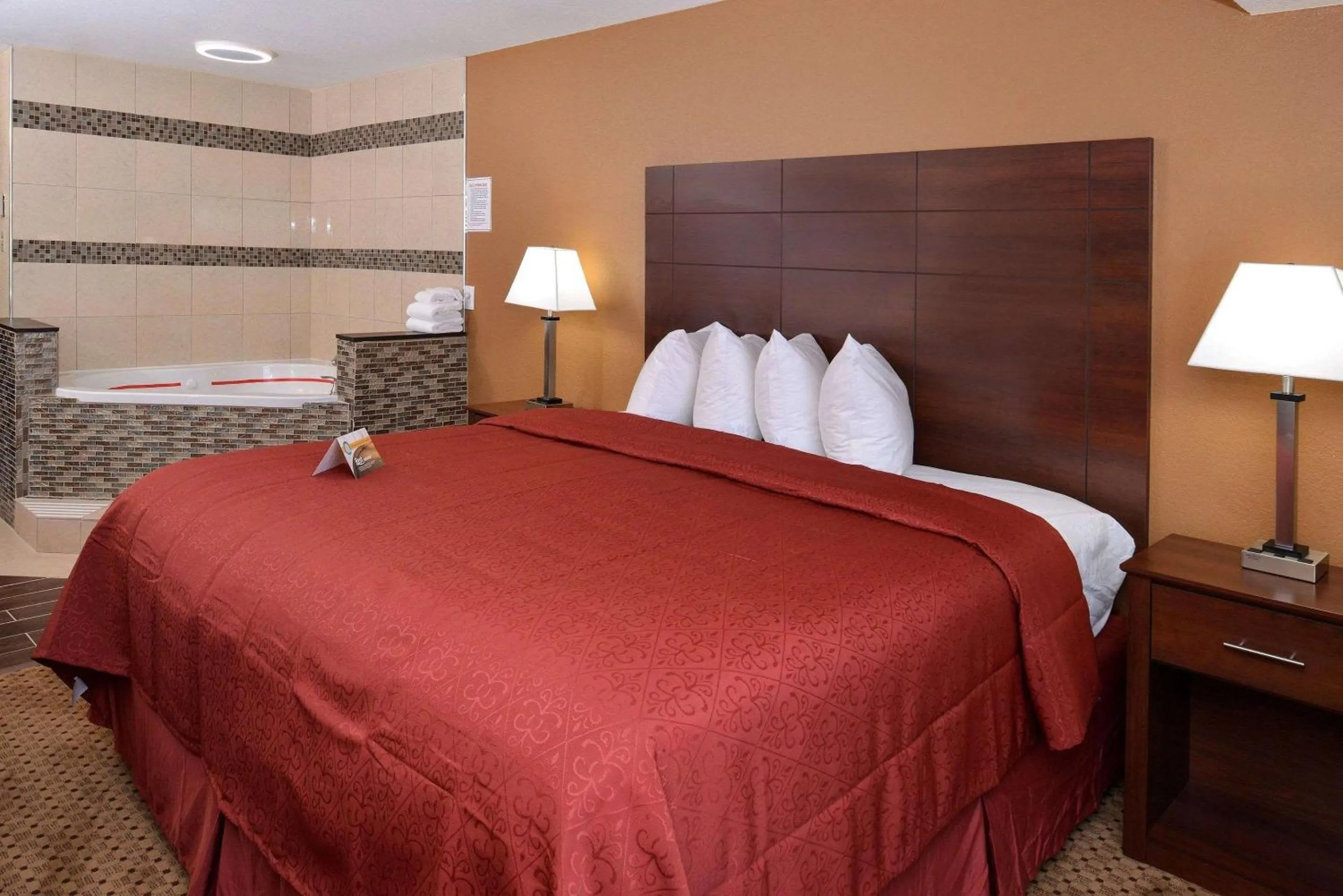 Photo of the whole room, Bed in Quality Inn Appleton West