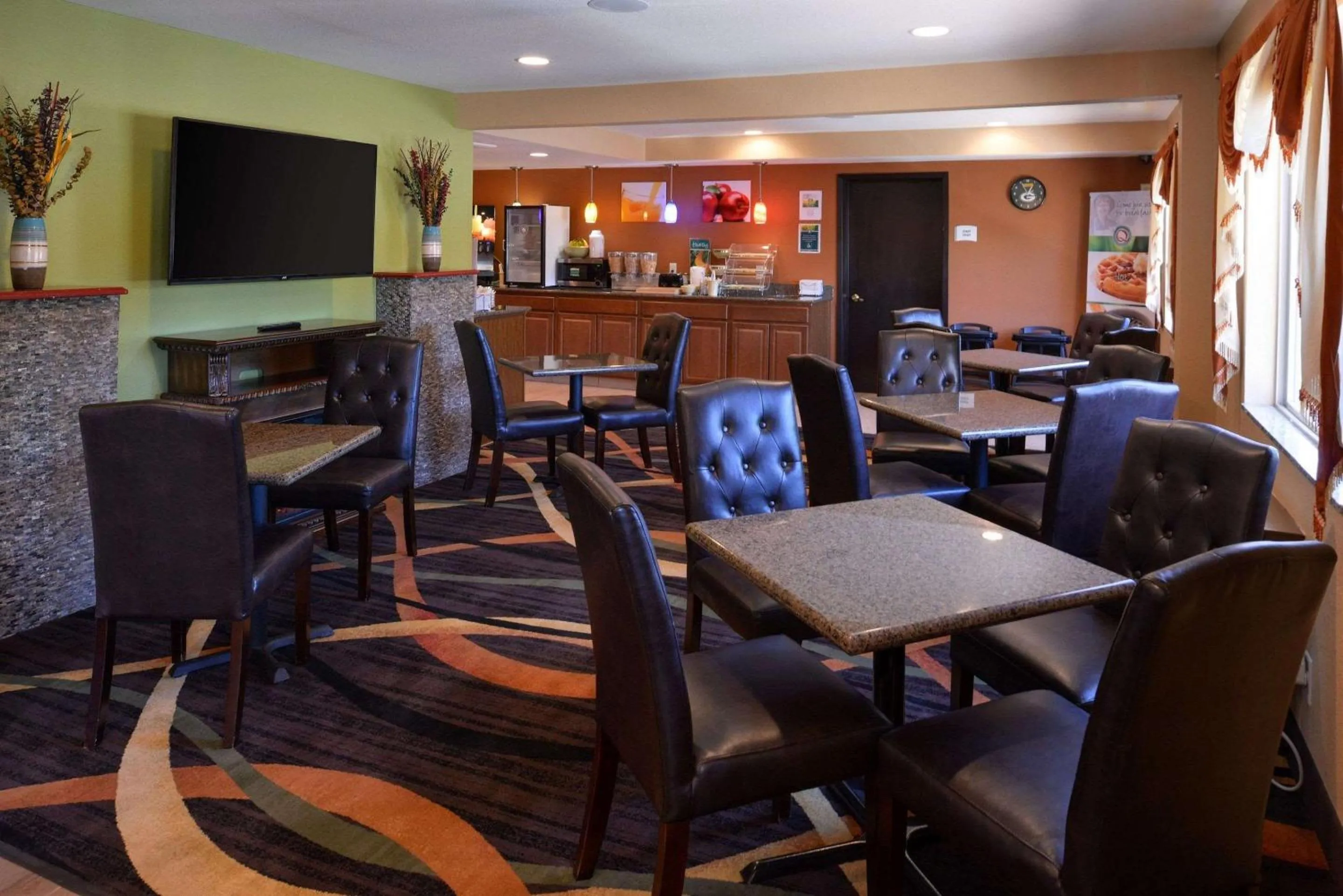 Restaurant/places to eat in Quality Inn Appleton West