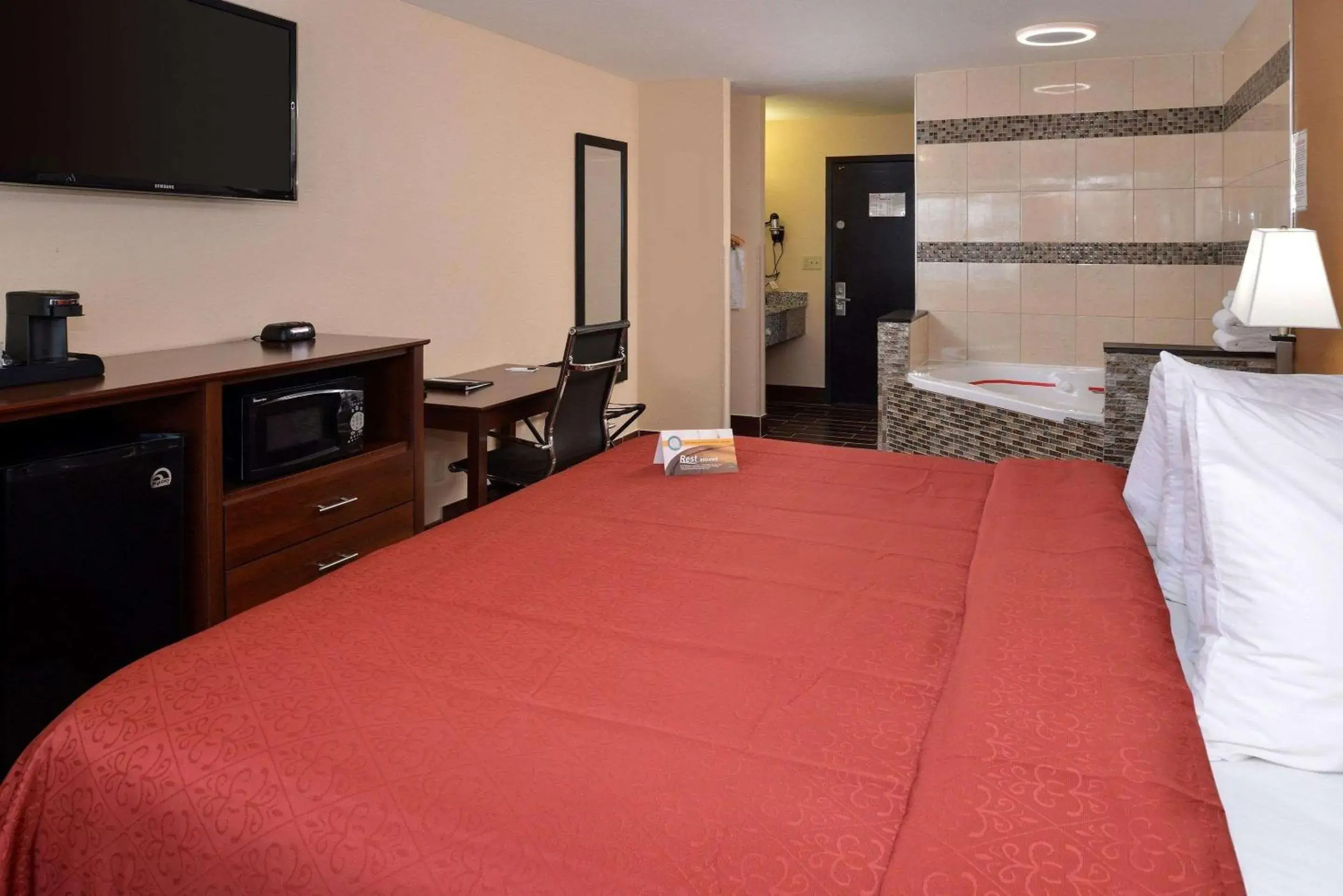 Photo of the whole room, Bed in Quality Inn