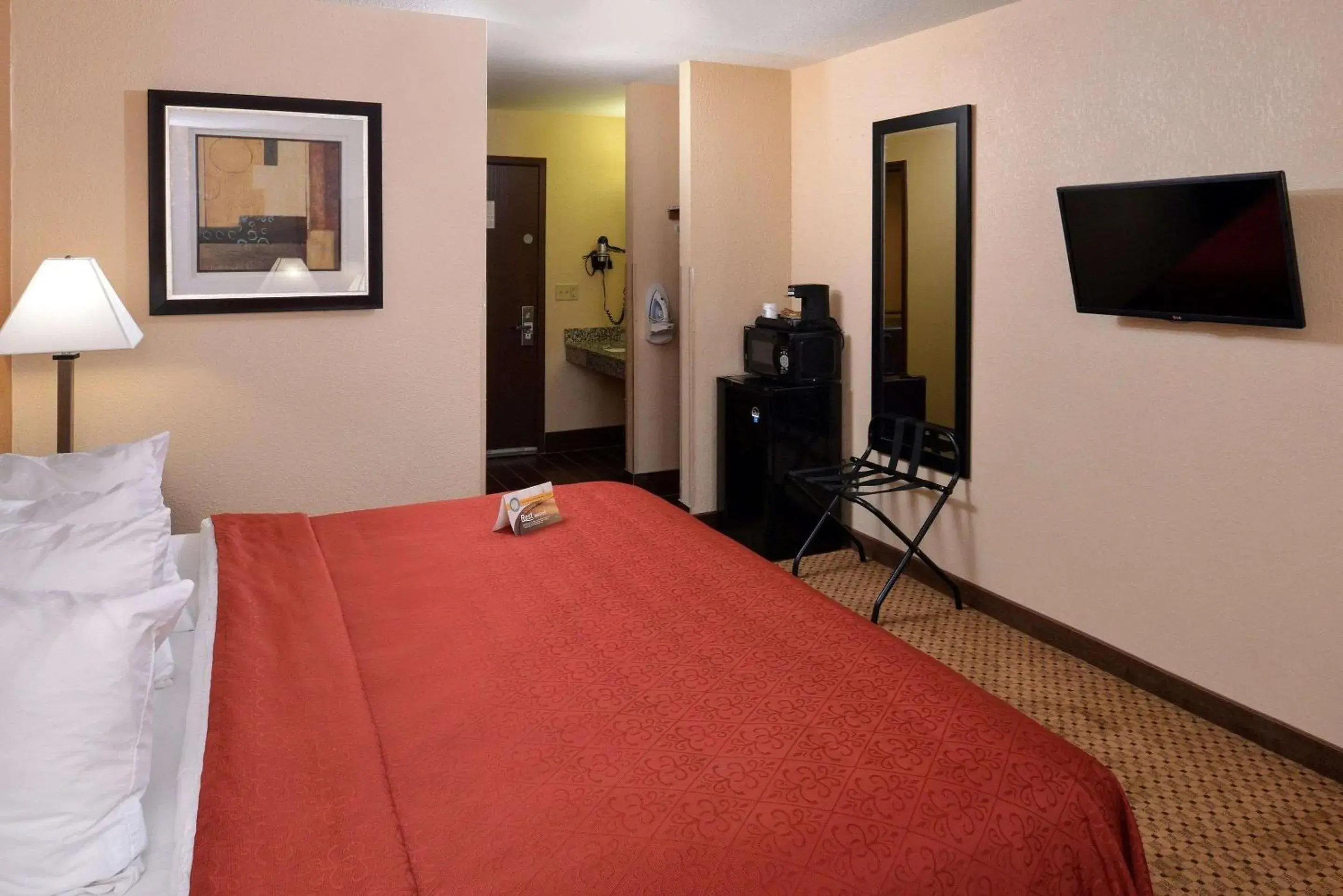 Photo of the whole room, Bed in Quality Inn