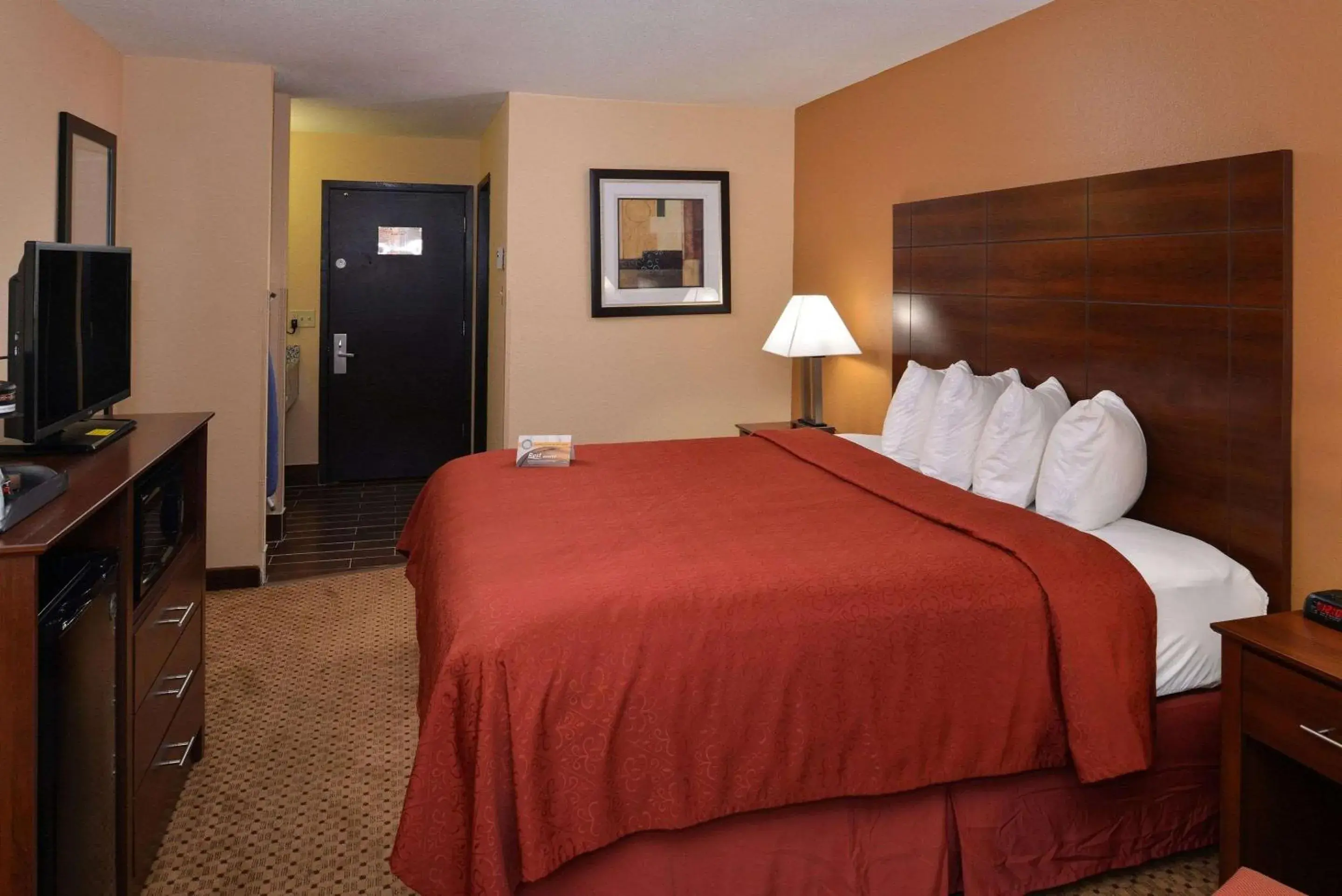 Photo of the whole room, Bed in Quality Inn