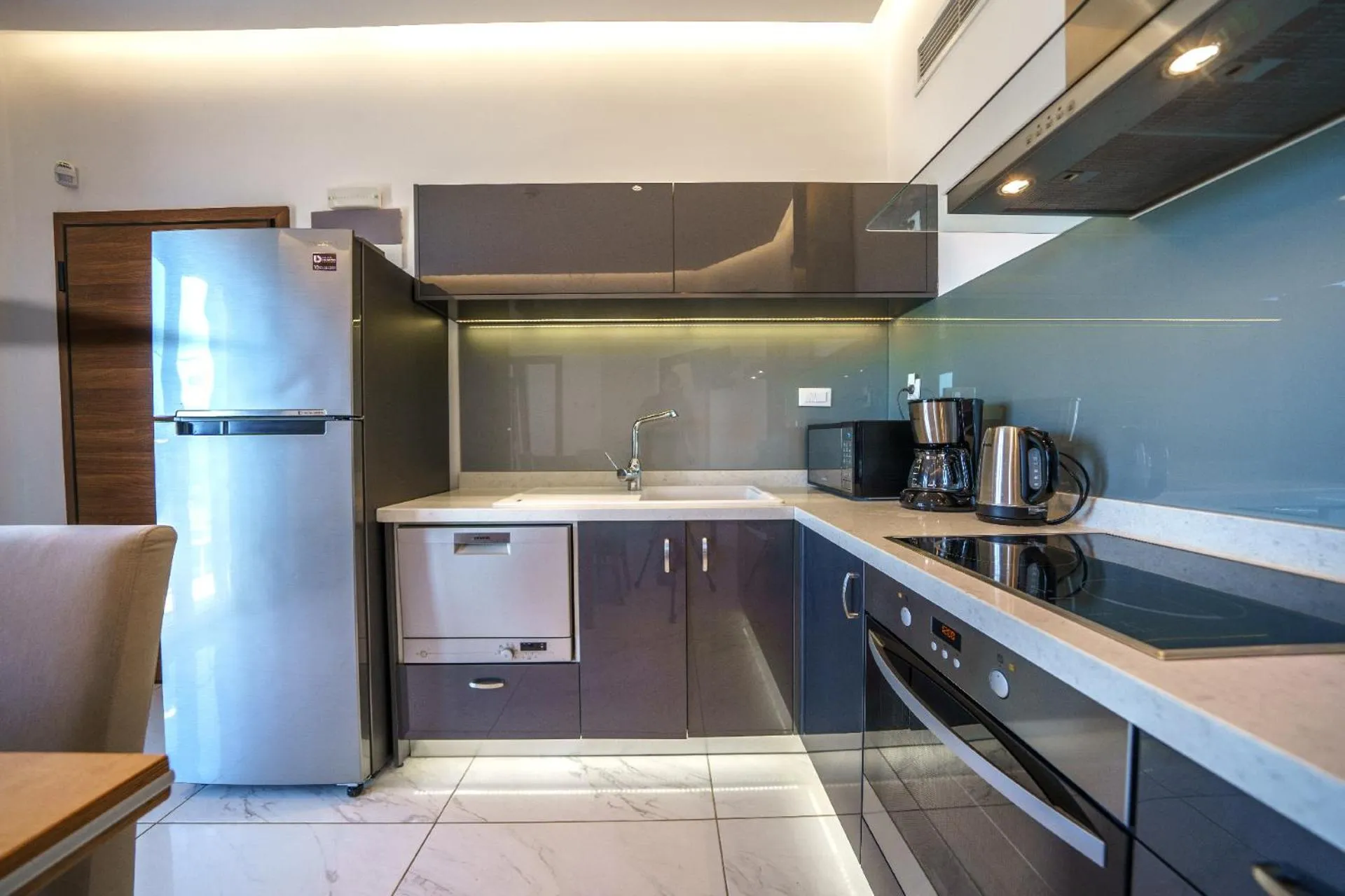 Coffee/tea facilities in Elysian Suites