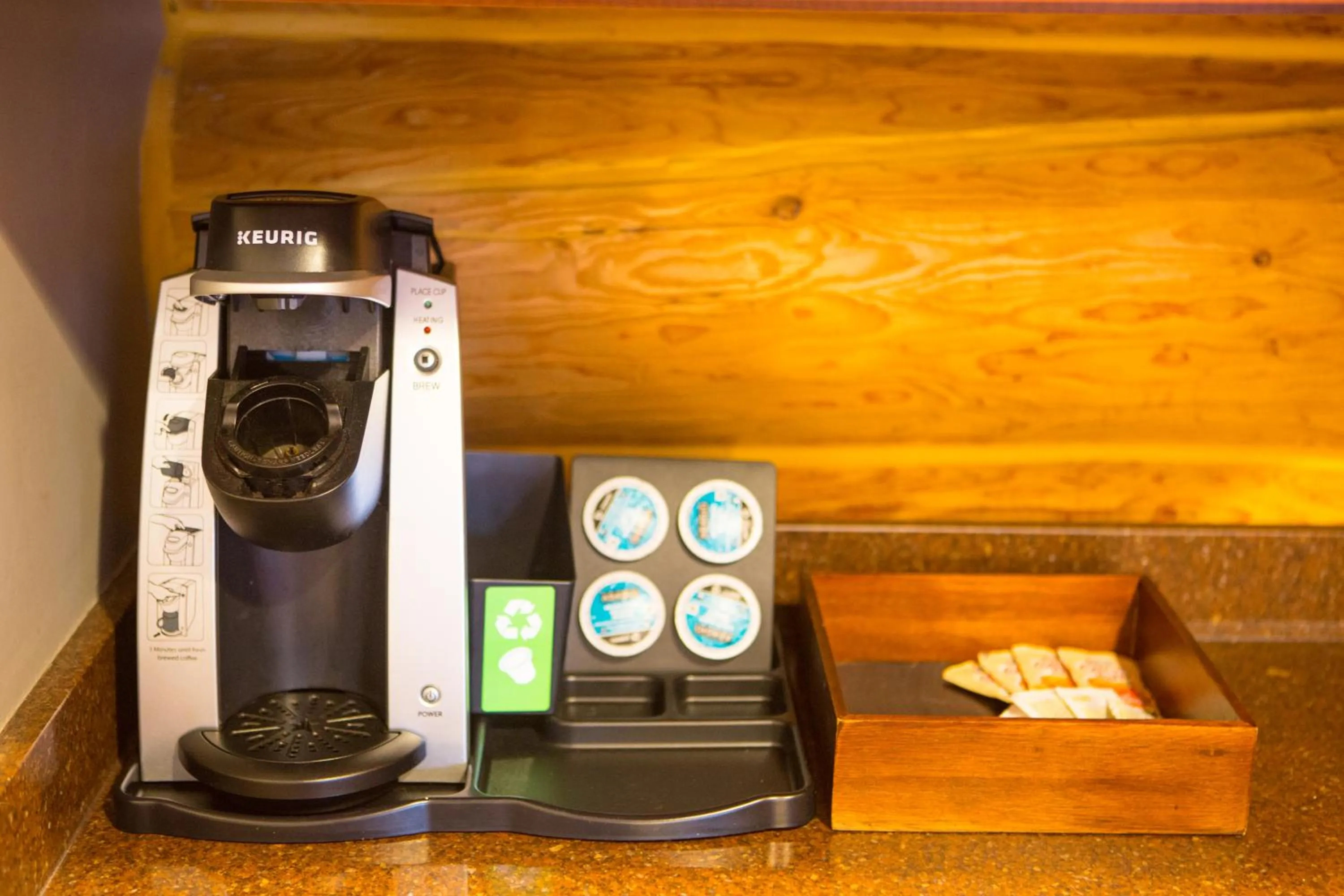 Coffee/tea facilities in Glacier House Hotel & Resort