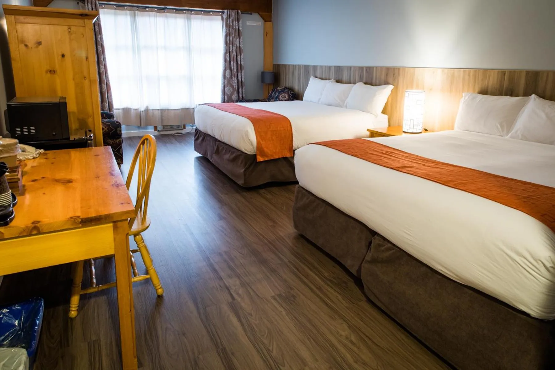 Bed in Glacier House Hotel & Resort