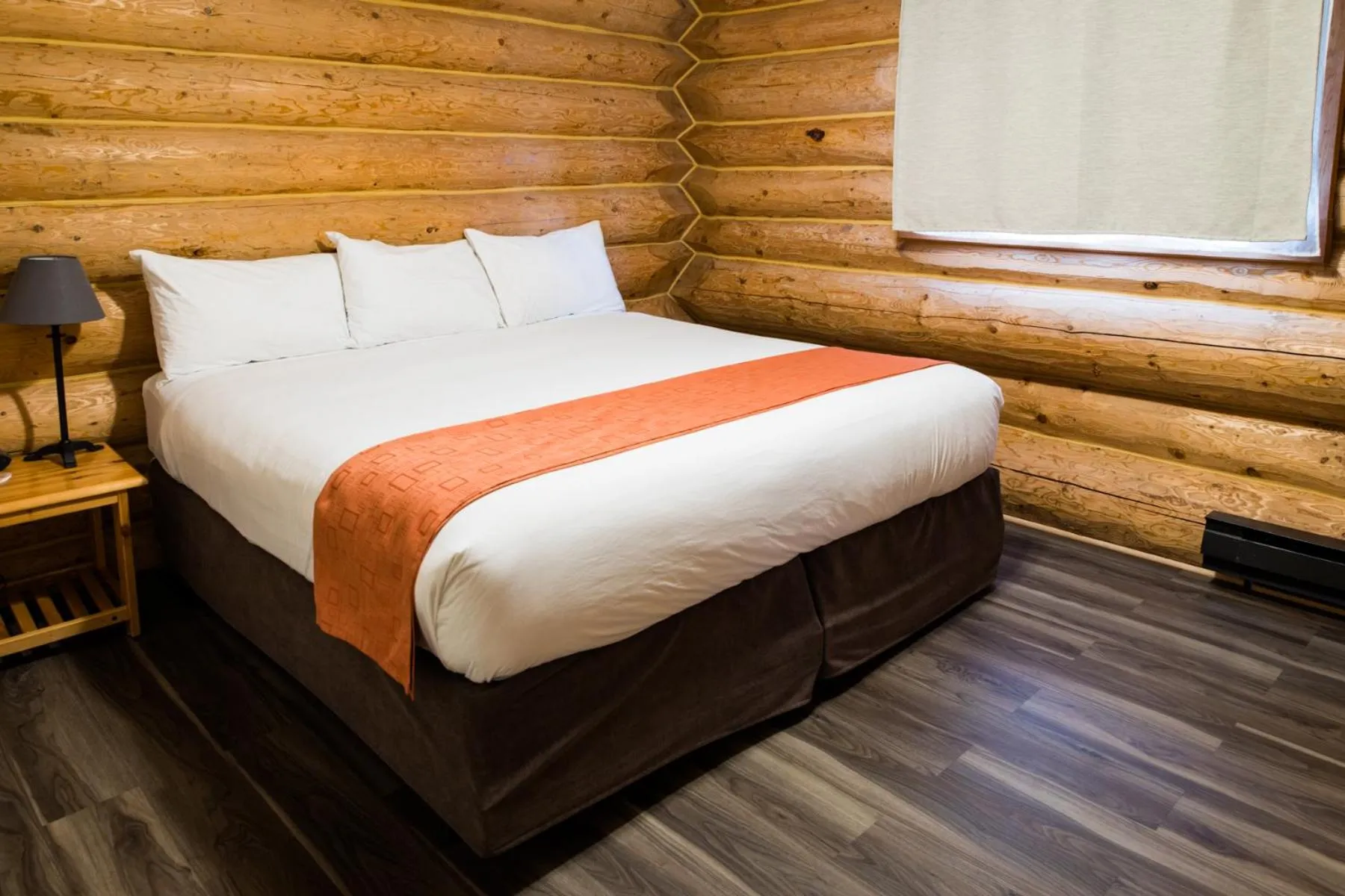 Bed in Glacier House Hotel & Resort