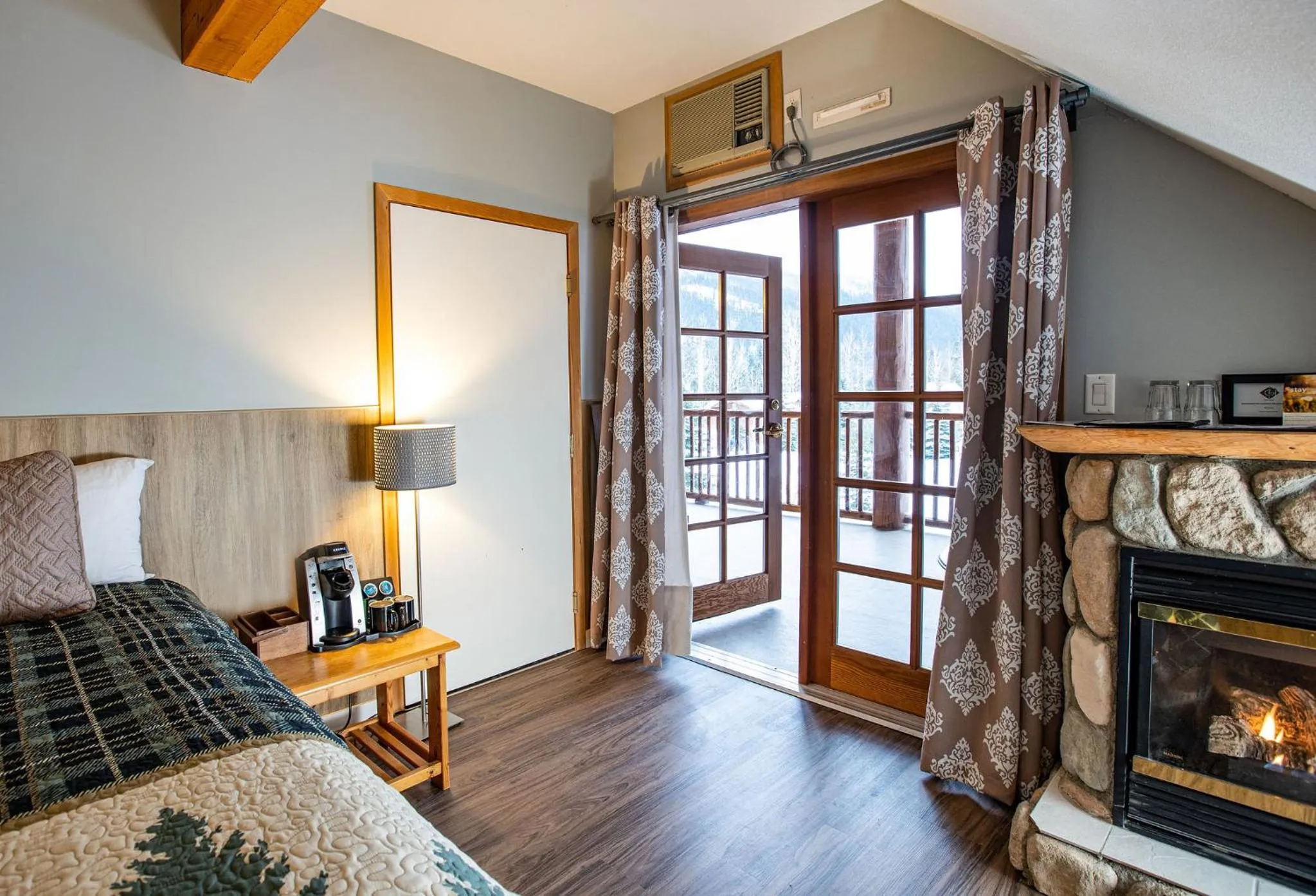 Other, Bed in Glacier House Hotel & Resort