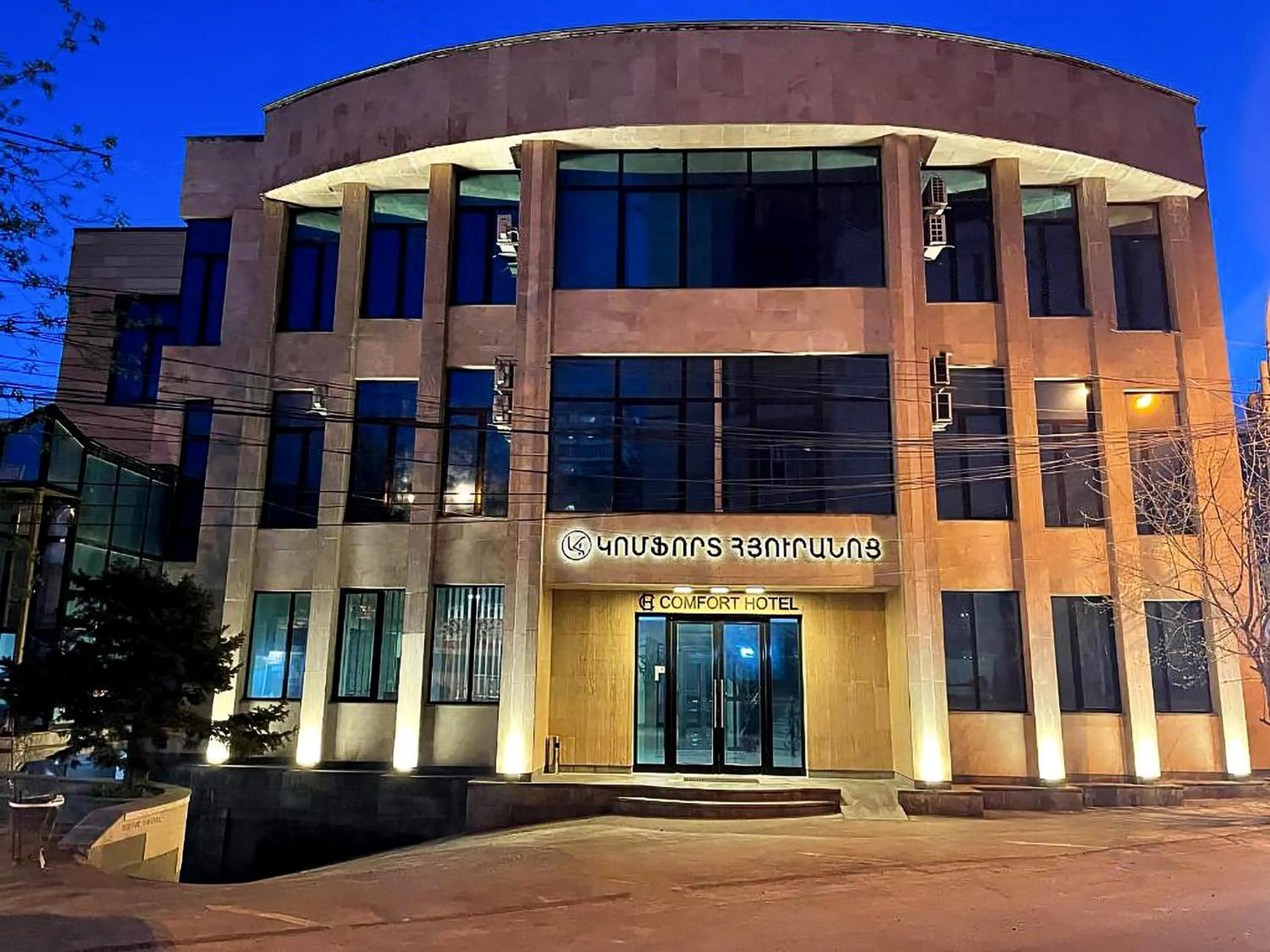 Property building in Comfort Hotel