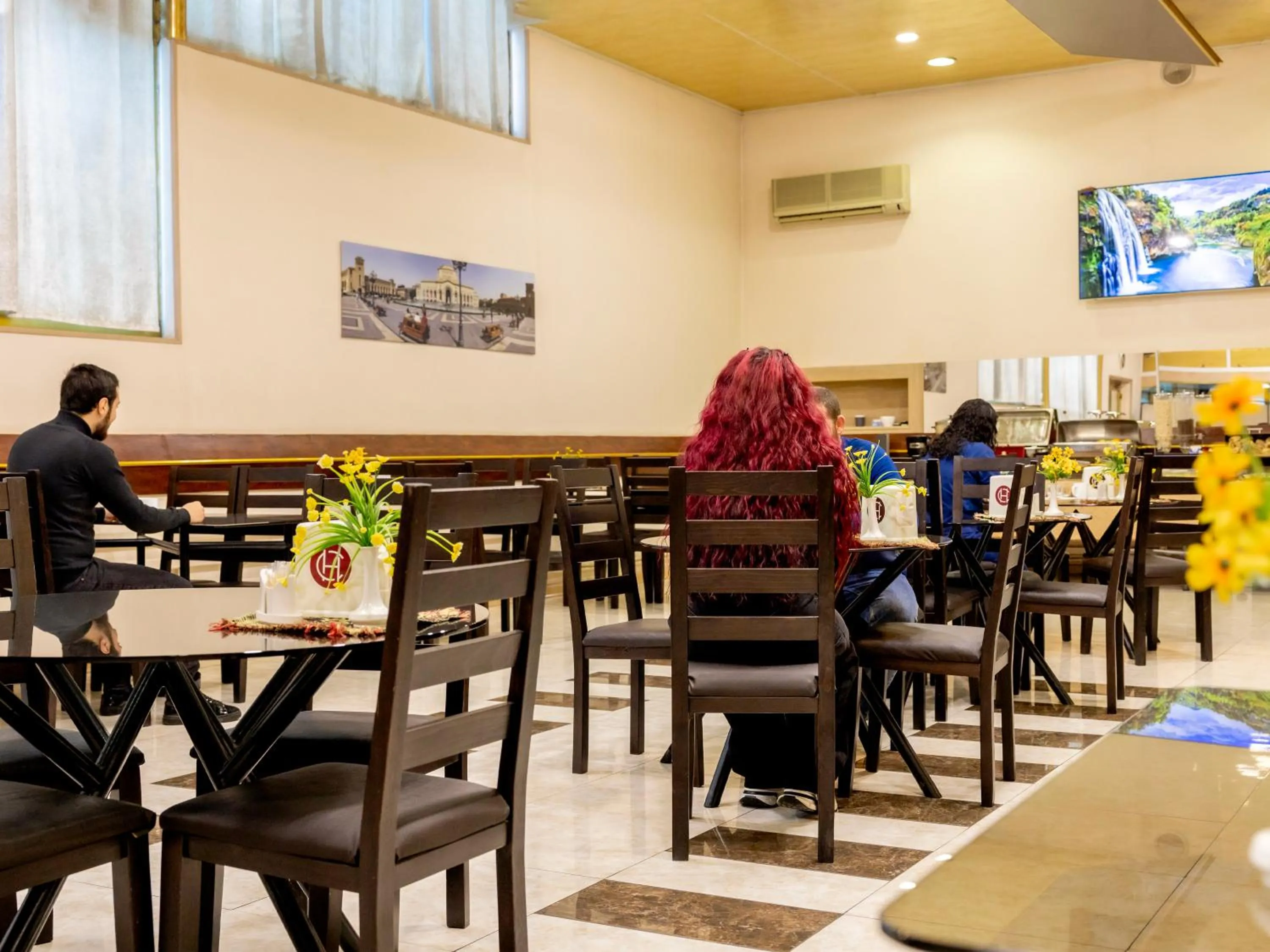 Restaurant/places to eat in Comfort Hotel