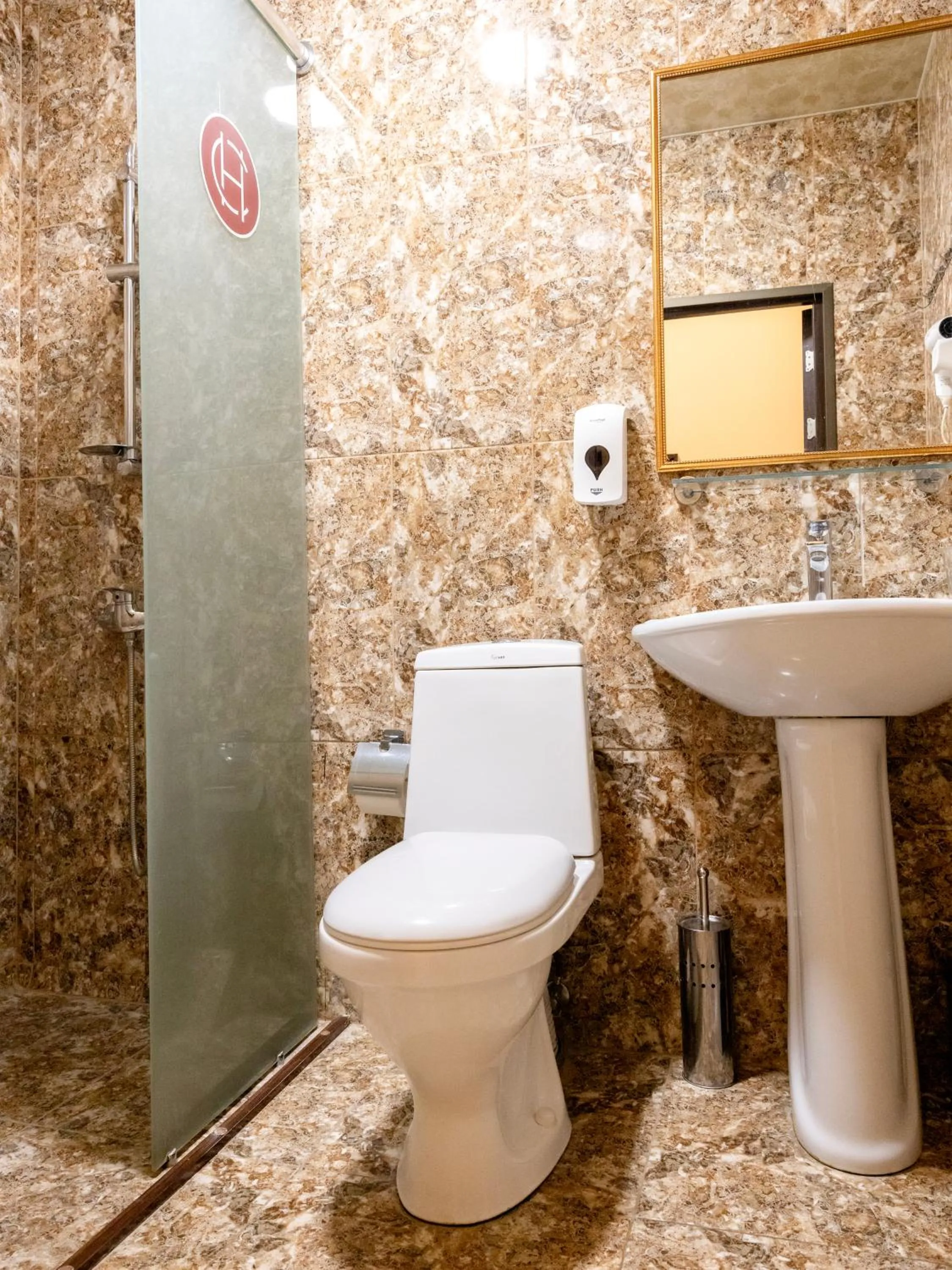 Shower in Comfort Hotel