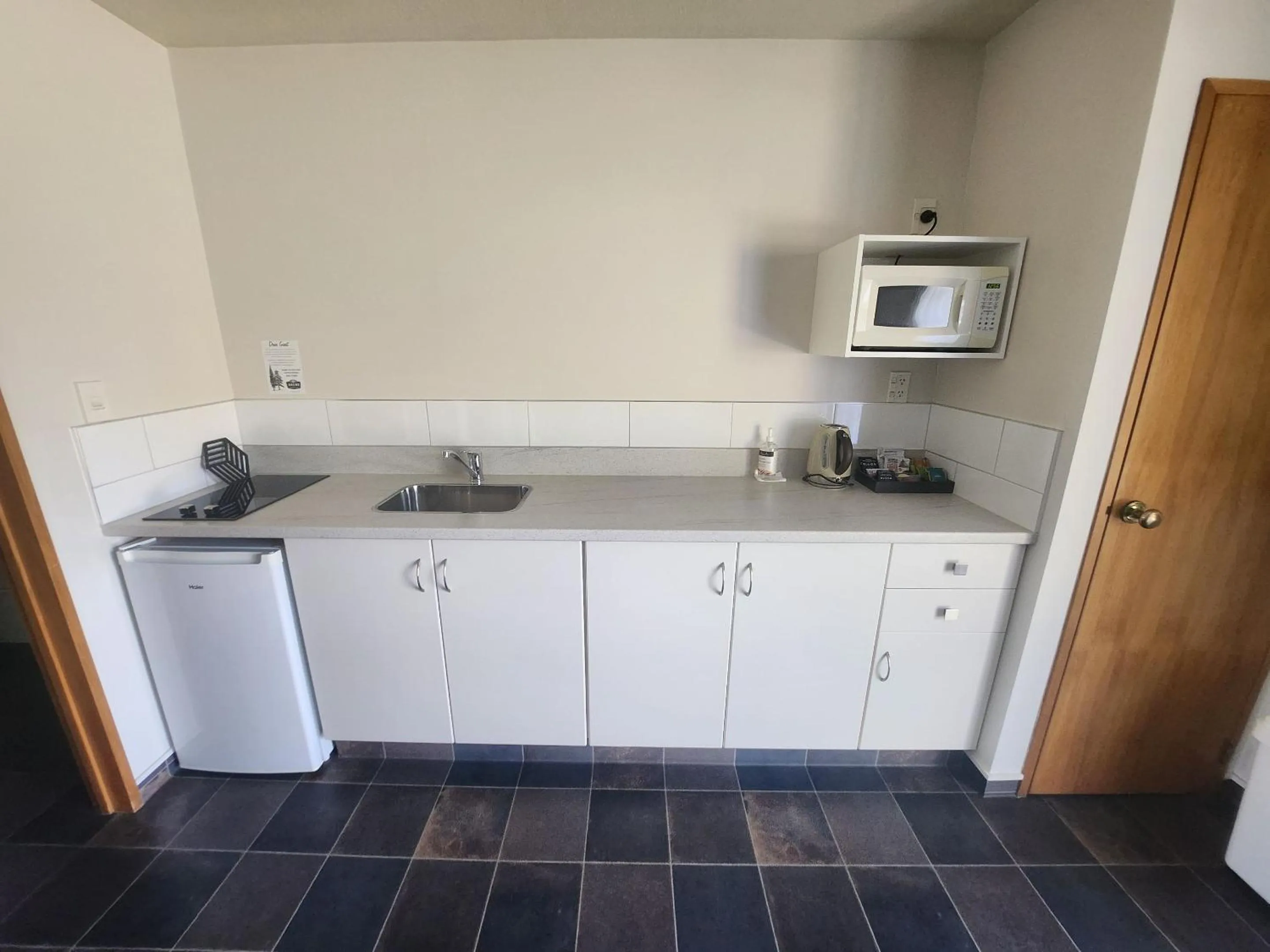 Kitchen or kitchenette in ASURE Highpark Motor Inn