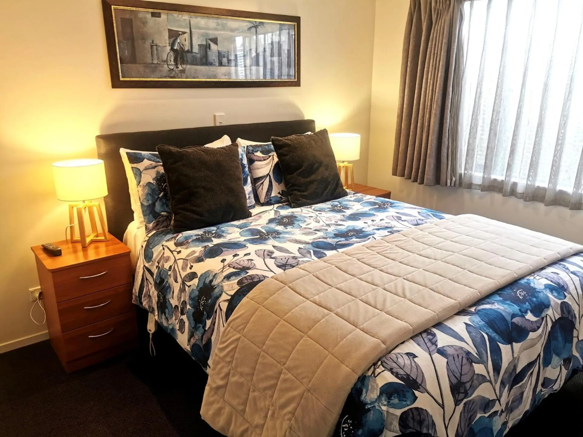 Bed in ASURE Ascot Motor Inn