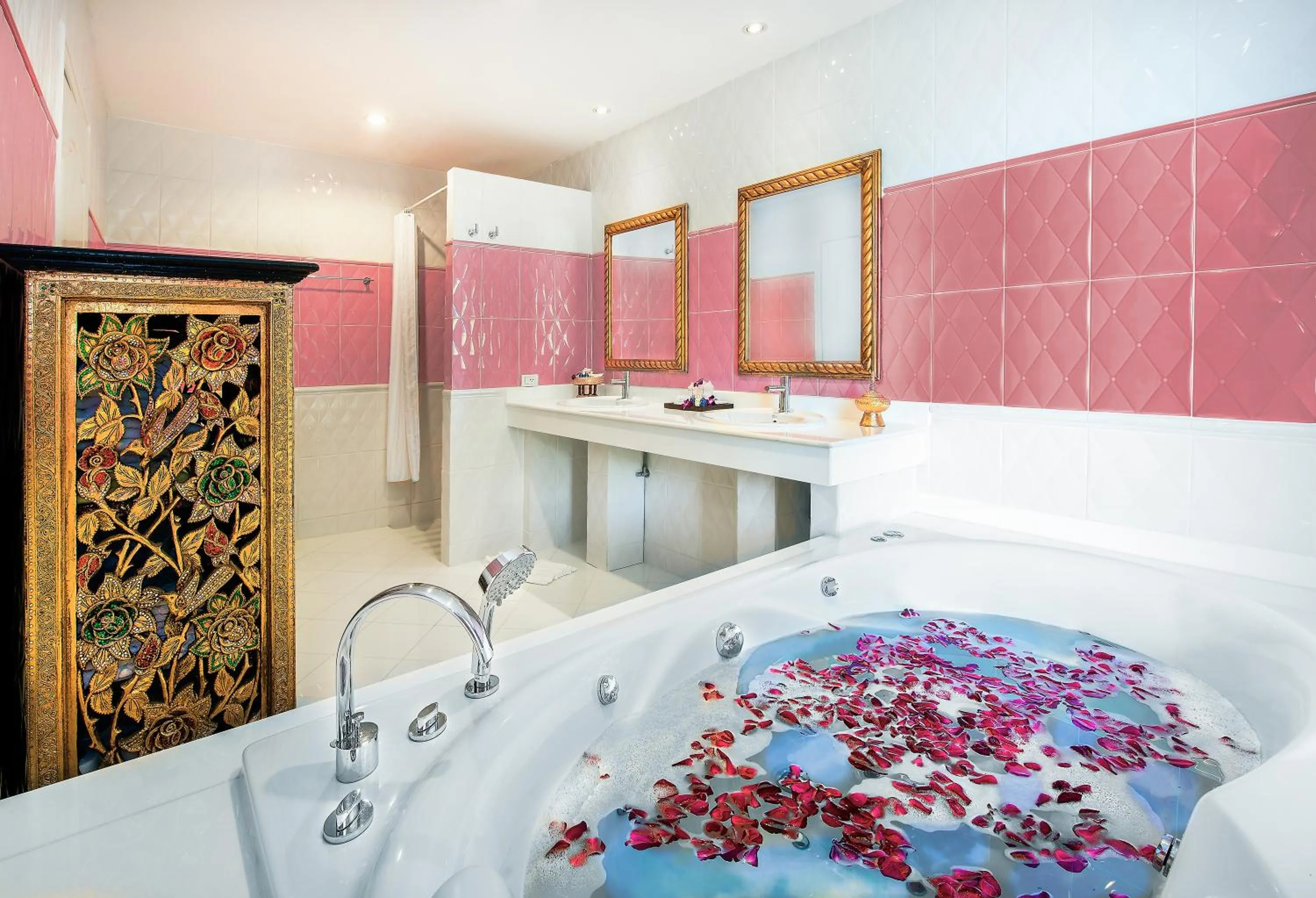 Bathroom in Jamahkiri Dive Resort & Spa