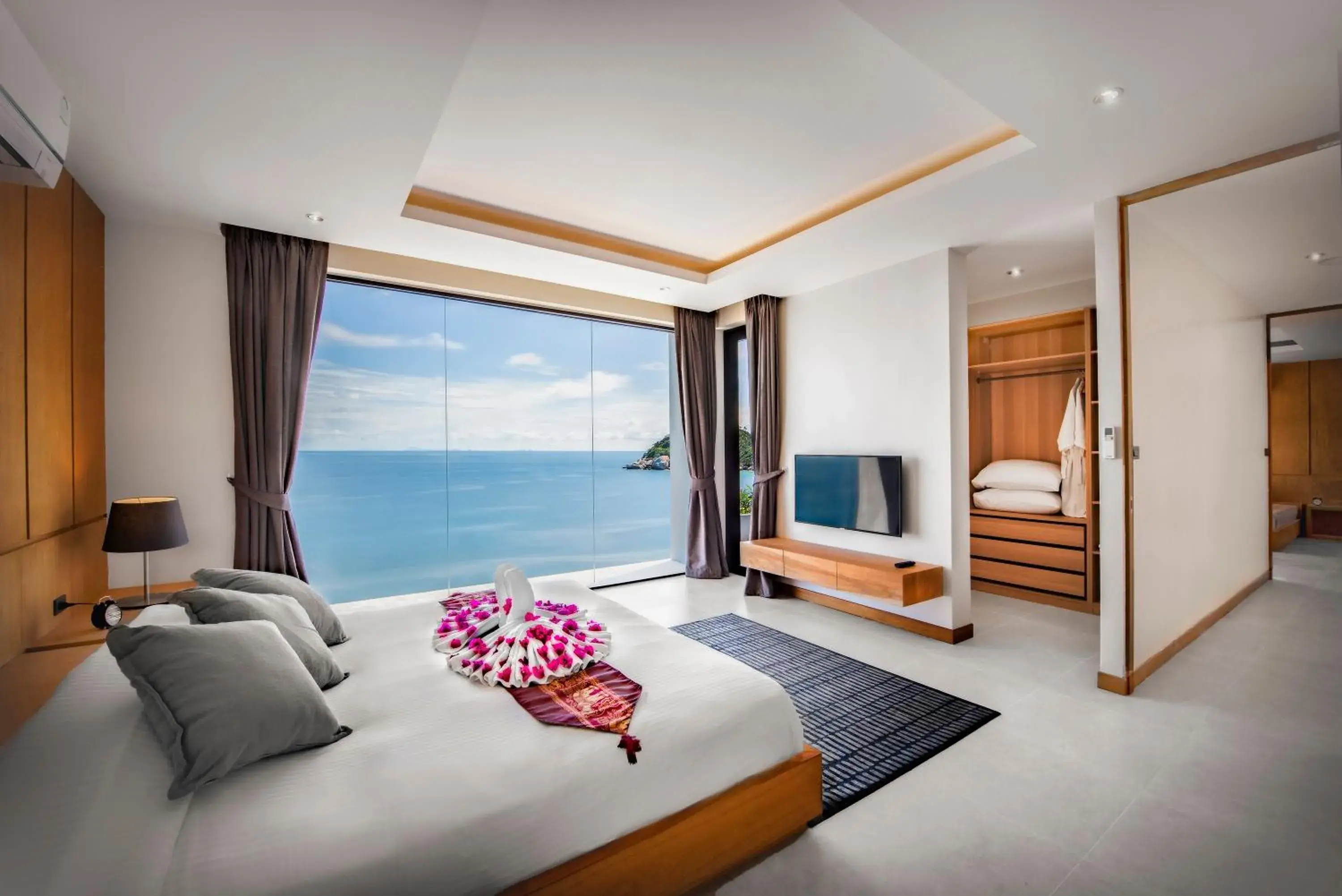 Bed in Jamahkiri Dive Resort & Spa Bed in Jamahkiri Dive Resort & Spa