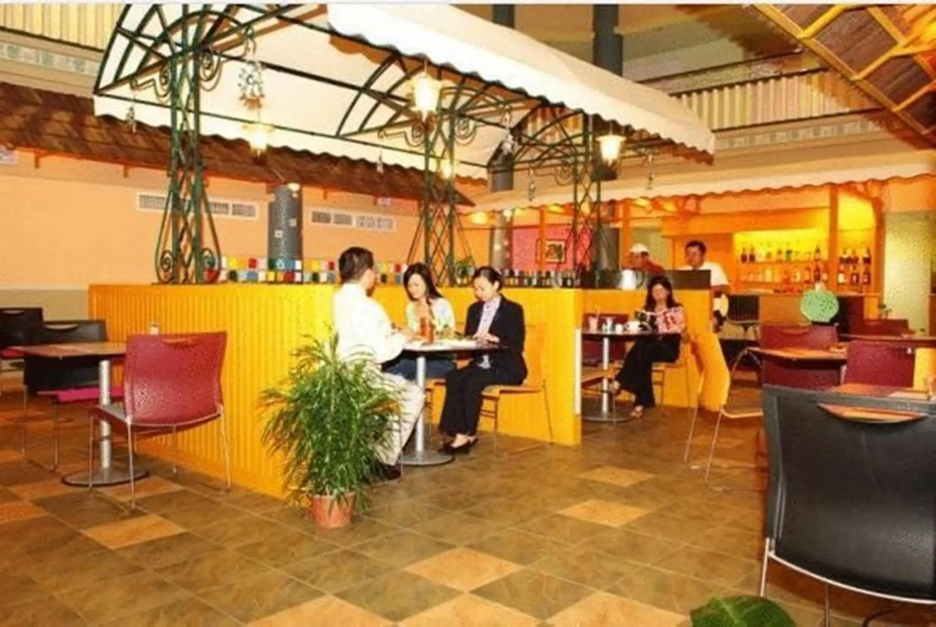 Restaurant/places to eat in Megah D'aru Hotel Restaurant/places to eat in Megah D'aru Hotel