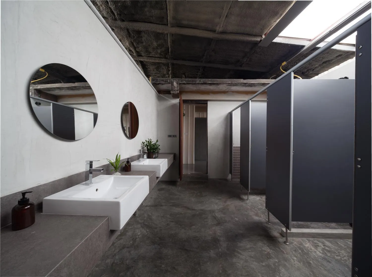 Bathroom in Thunder Bird Hostel