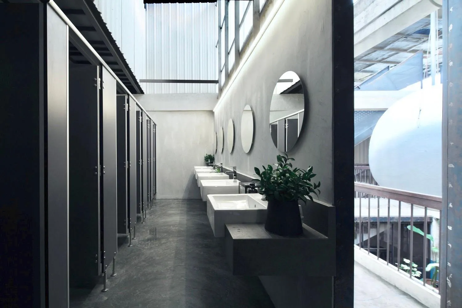 Bathroom in Thunder Bird Hostel