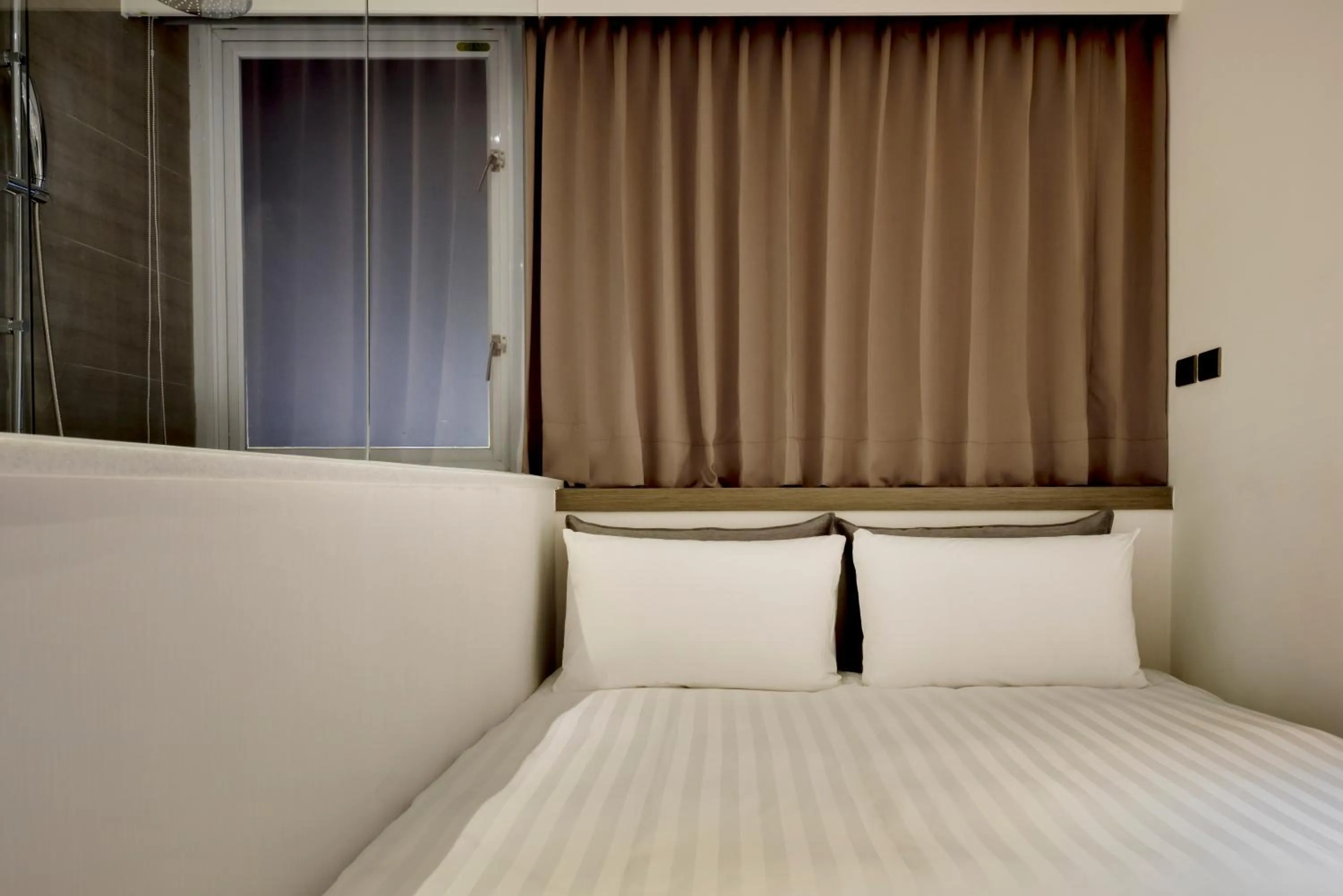 Photo of the whole room, Bed in Wonstar Hotel