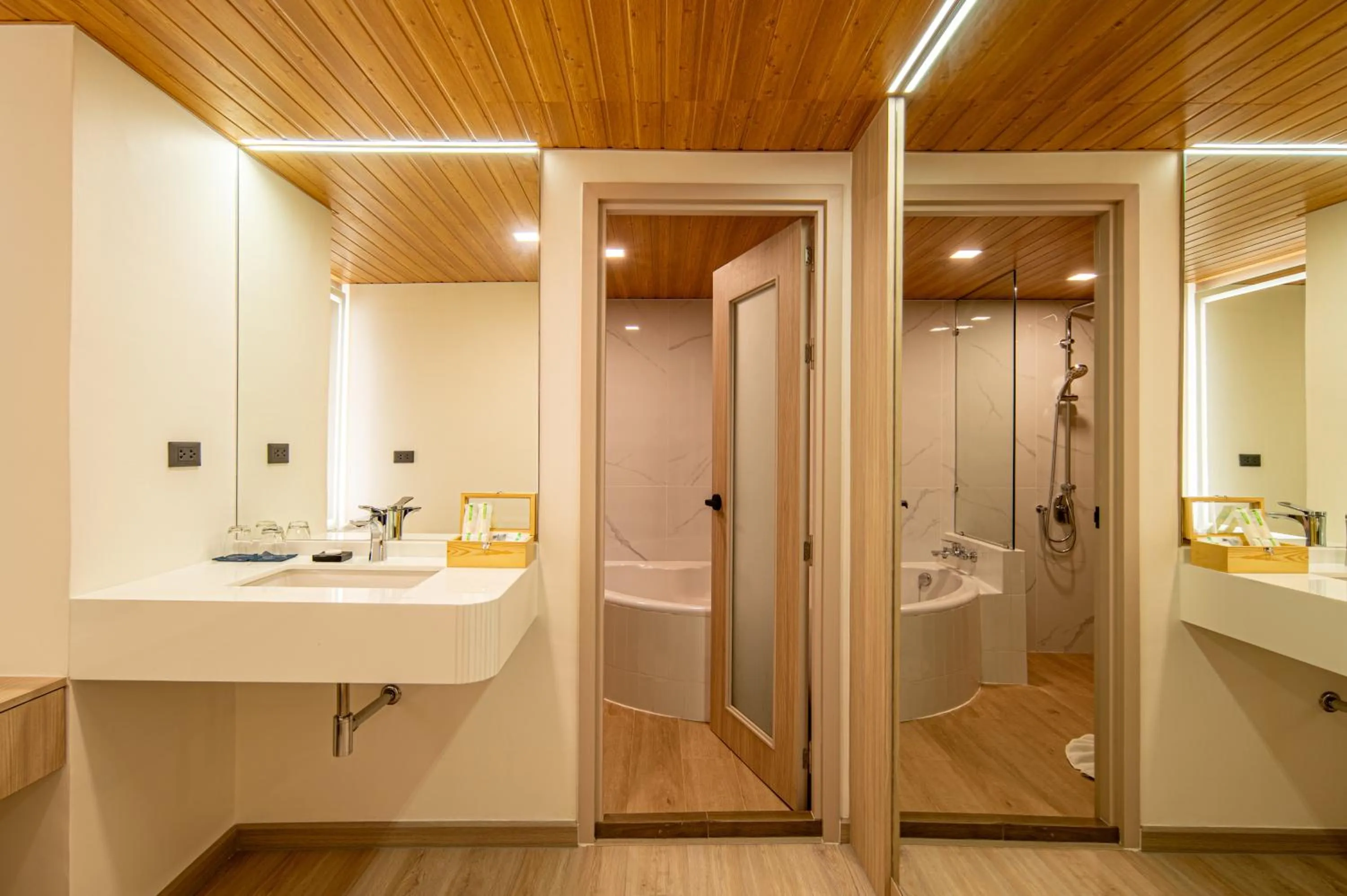 Shower in Sunbeam Hotel Pattaya