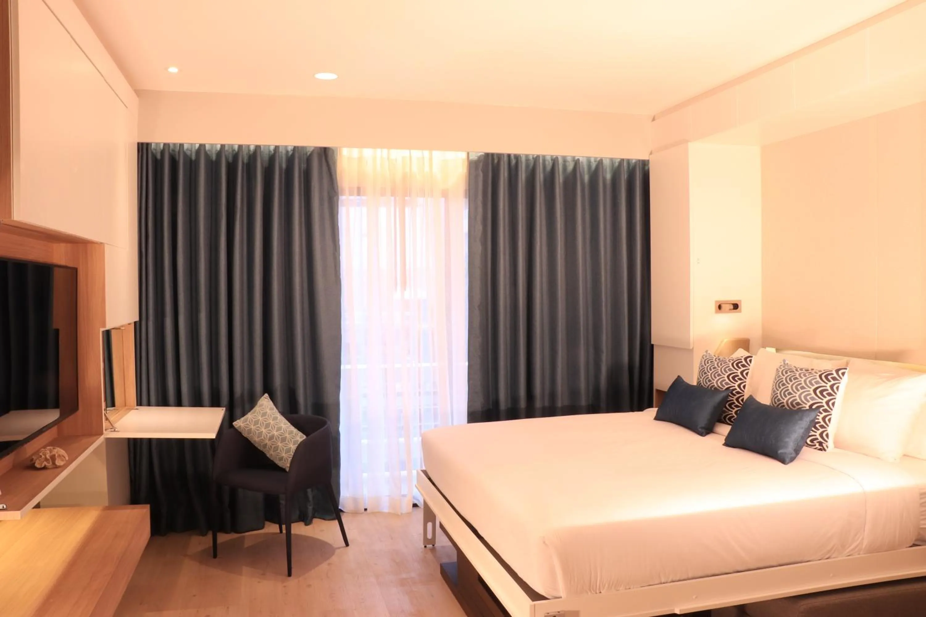 Photo of the whole room, Bed in Sunbeam Hotel Pattaya