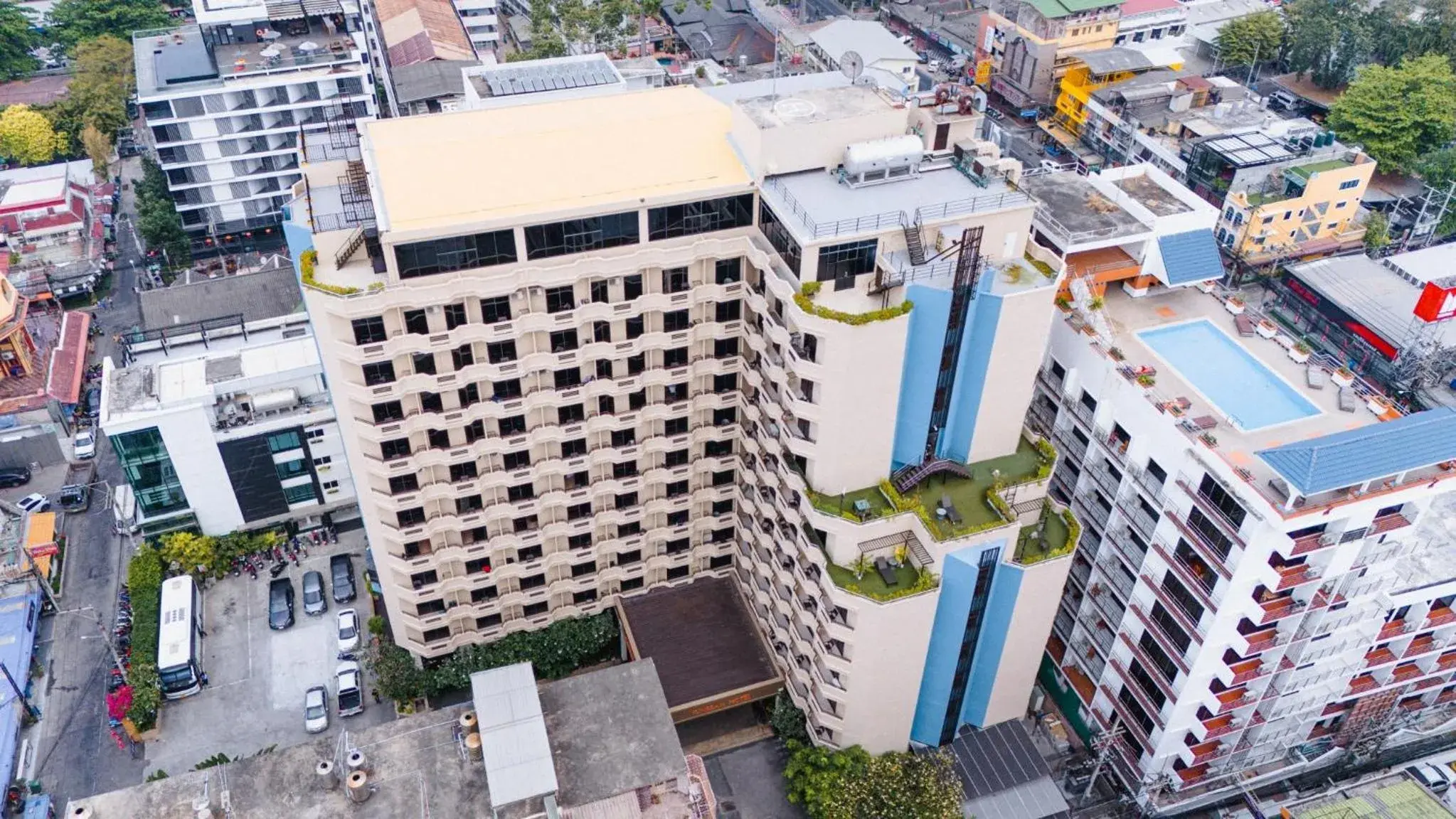 Property building in Sunbeam Hotel Pattaya Property building in Sunbeam Hotel Pattaya