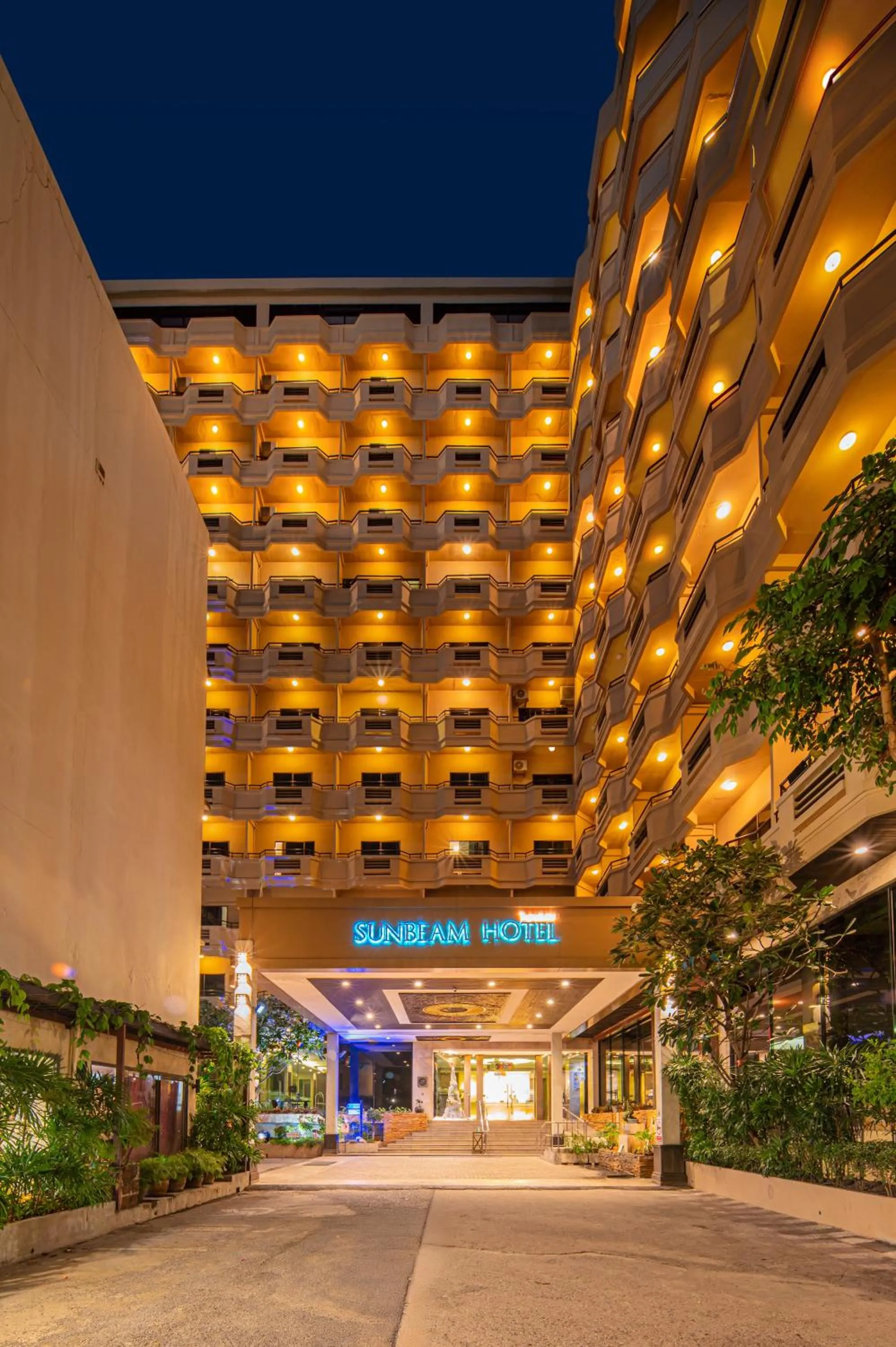 Property building in Sunbeam Hotel Pattaya