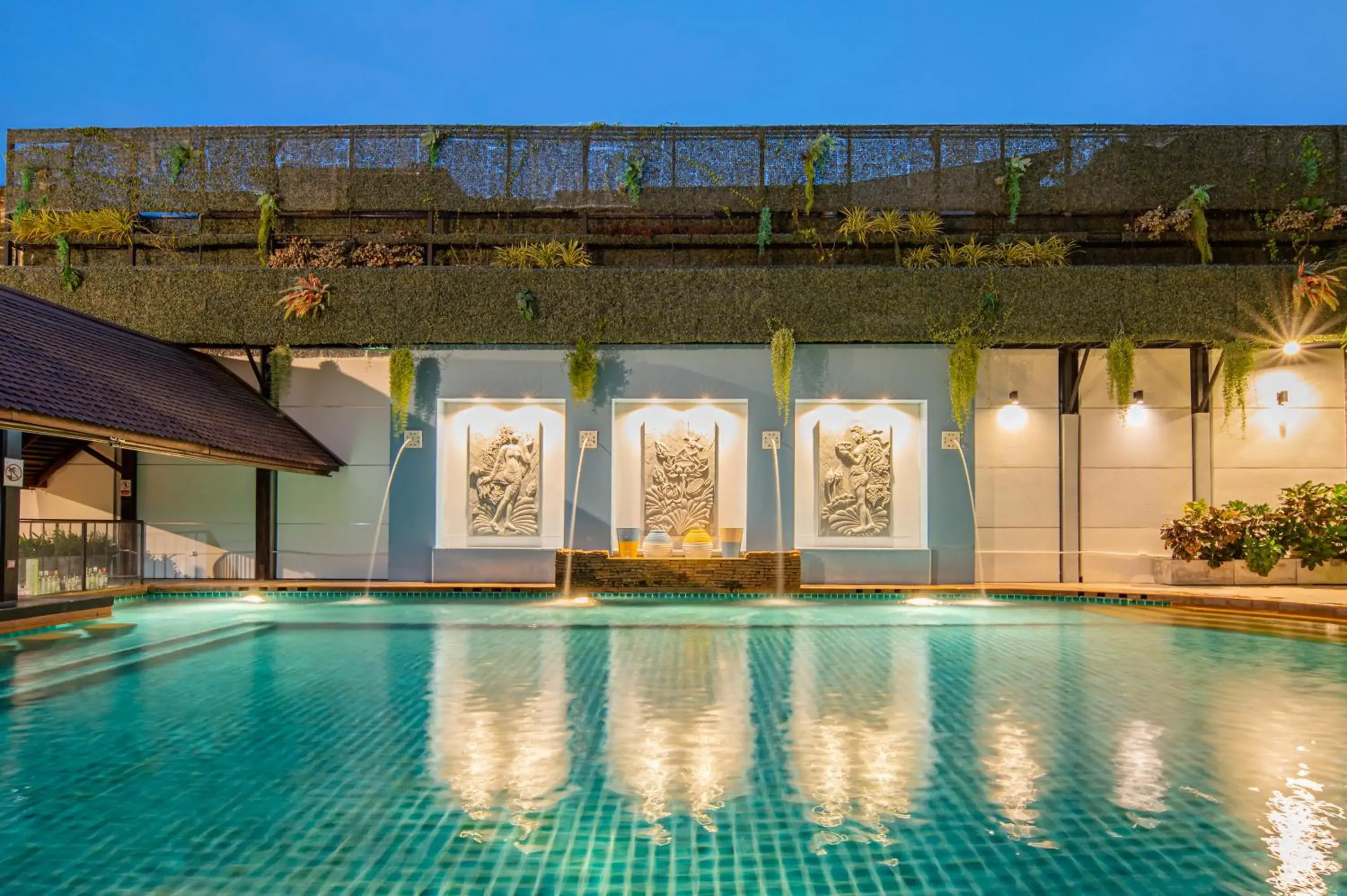 Swimming pool in Sunbeam Hotel Pattaya Swimming pool in Sunbeam Hotel Pattaya