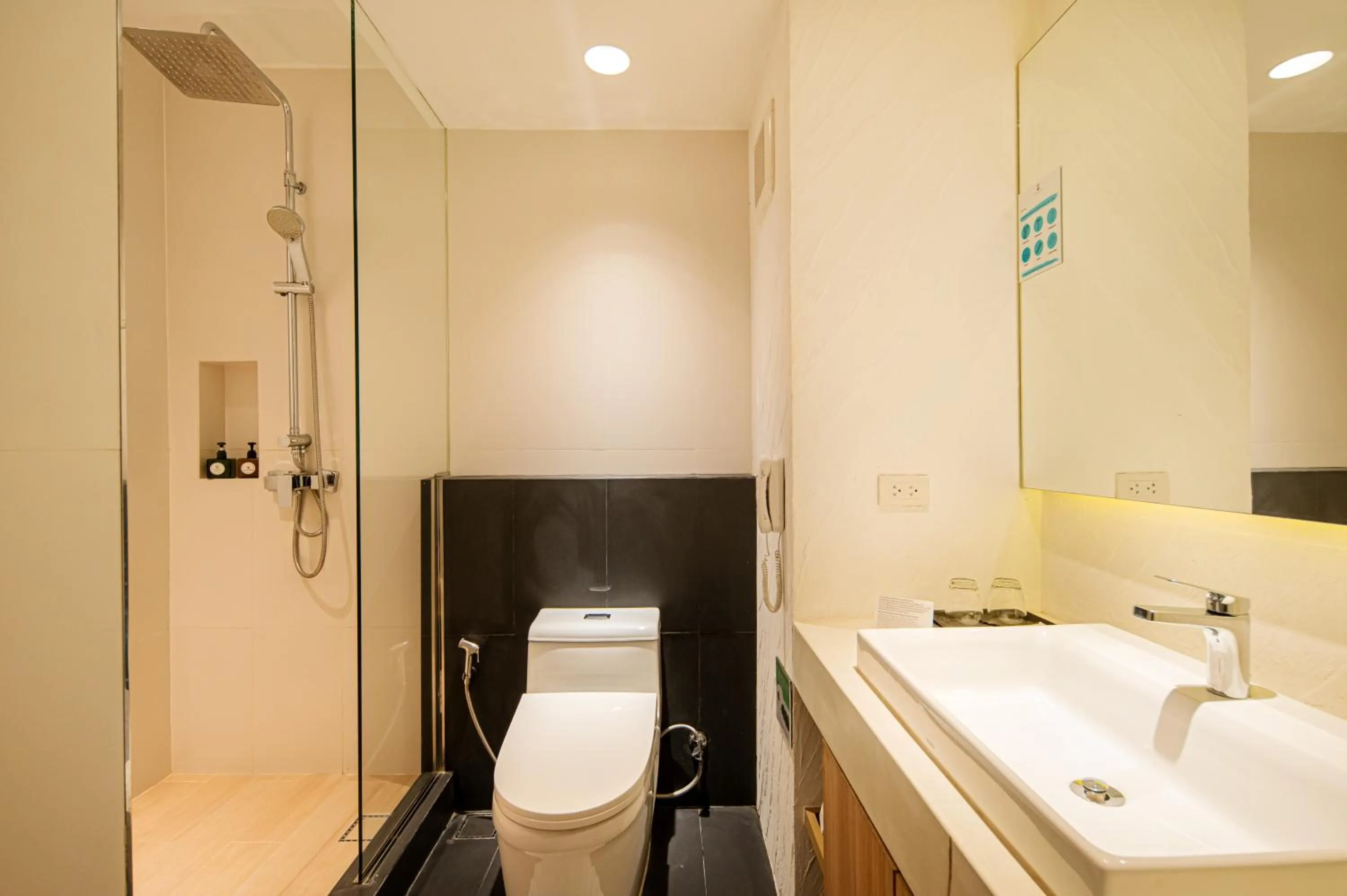 Shower in Sunbeam Hotel Pattaya