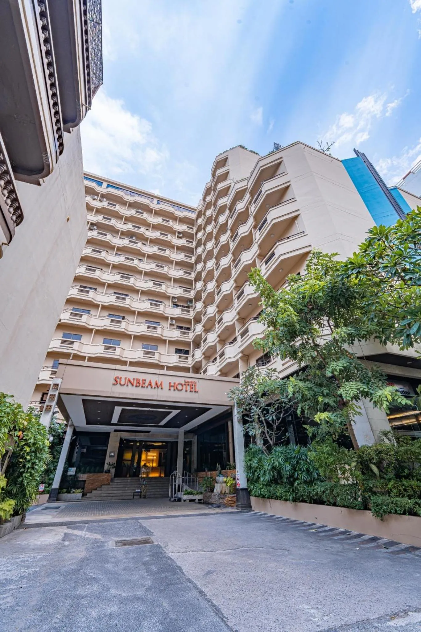 Property building in Sunbeam Hotel Pattaya