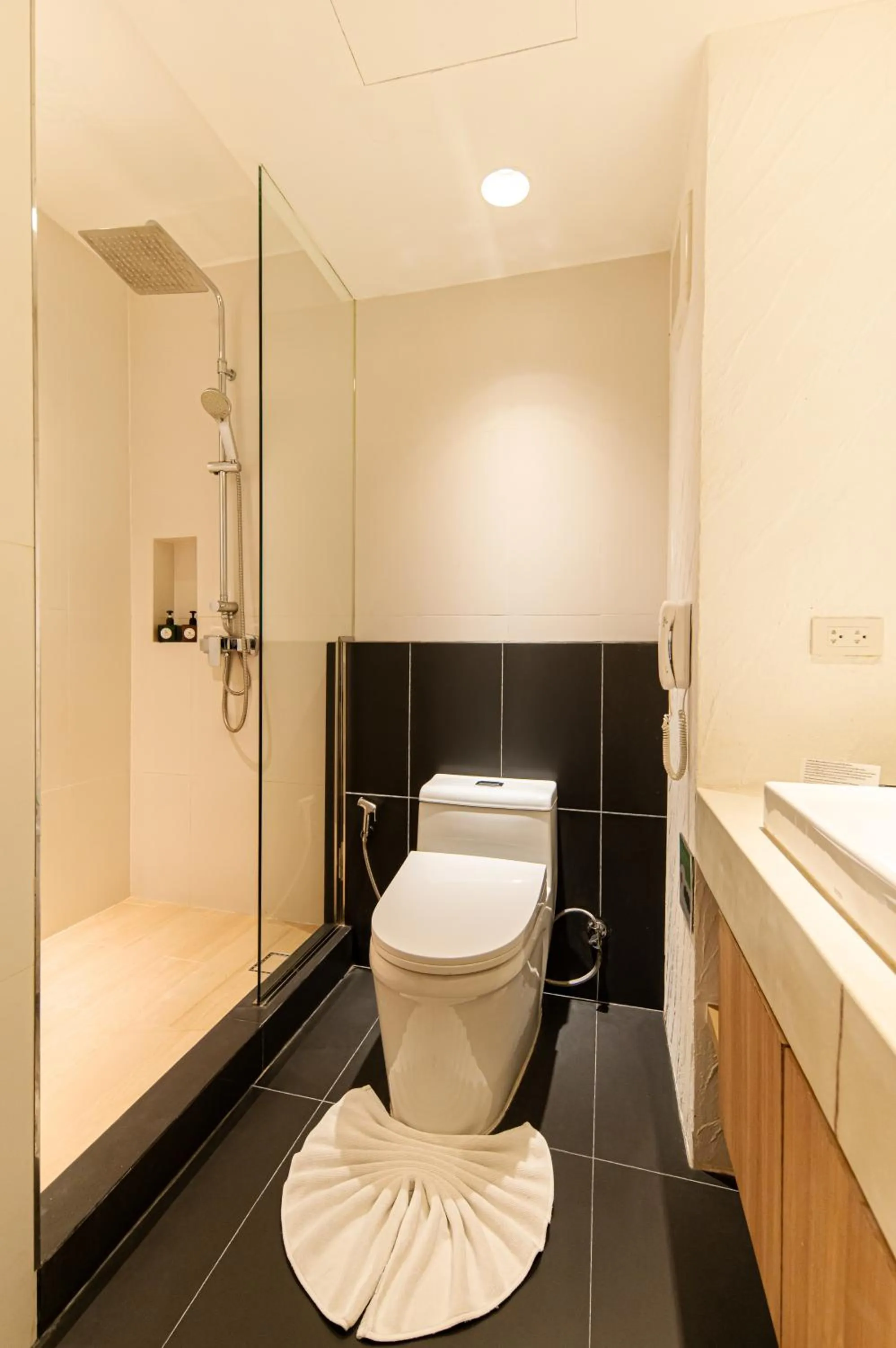 Shower in Sunbeam Hotel Pattaya