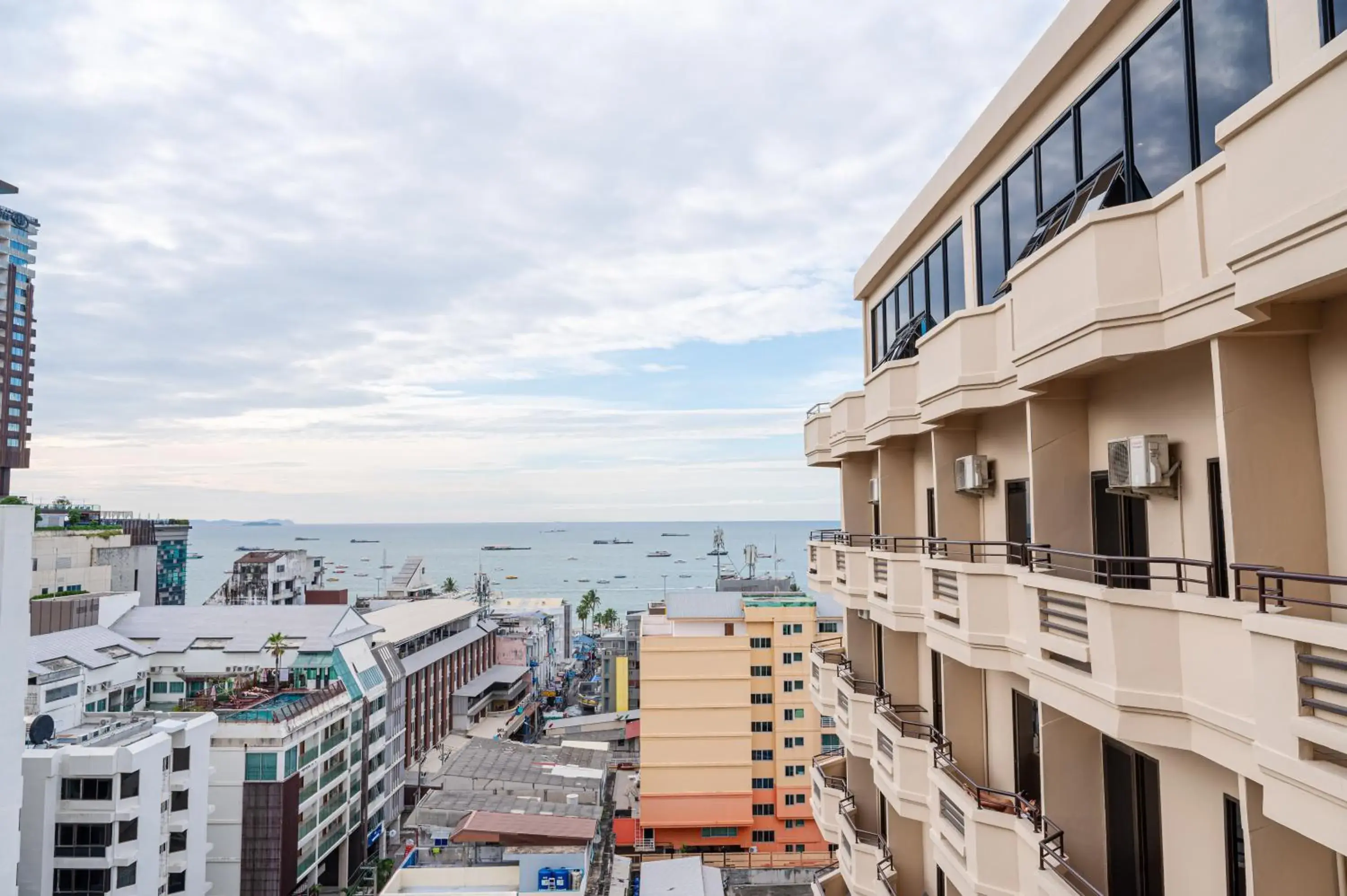 Sea view in Sunbeam Hotel Pattaya Sea view in Sunbeam Hotel Pattaya