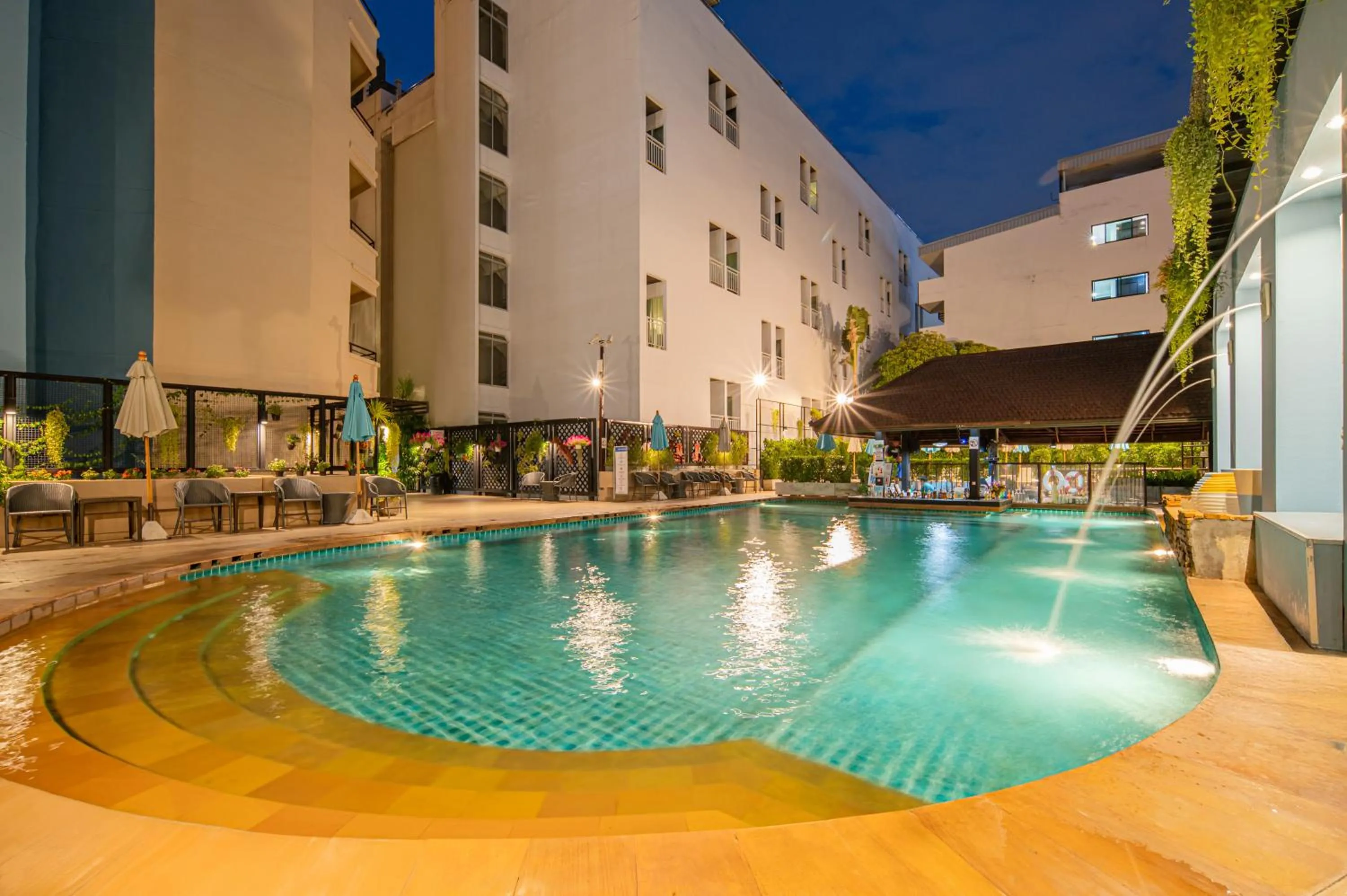 Swimming pool in Sunbeam Hotel Pattaya
