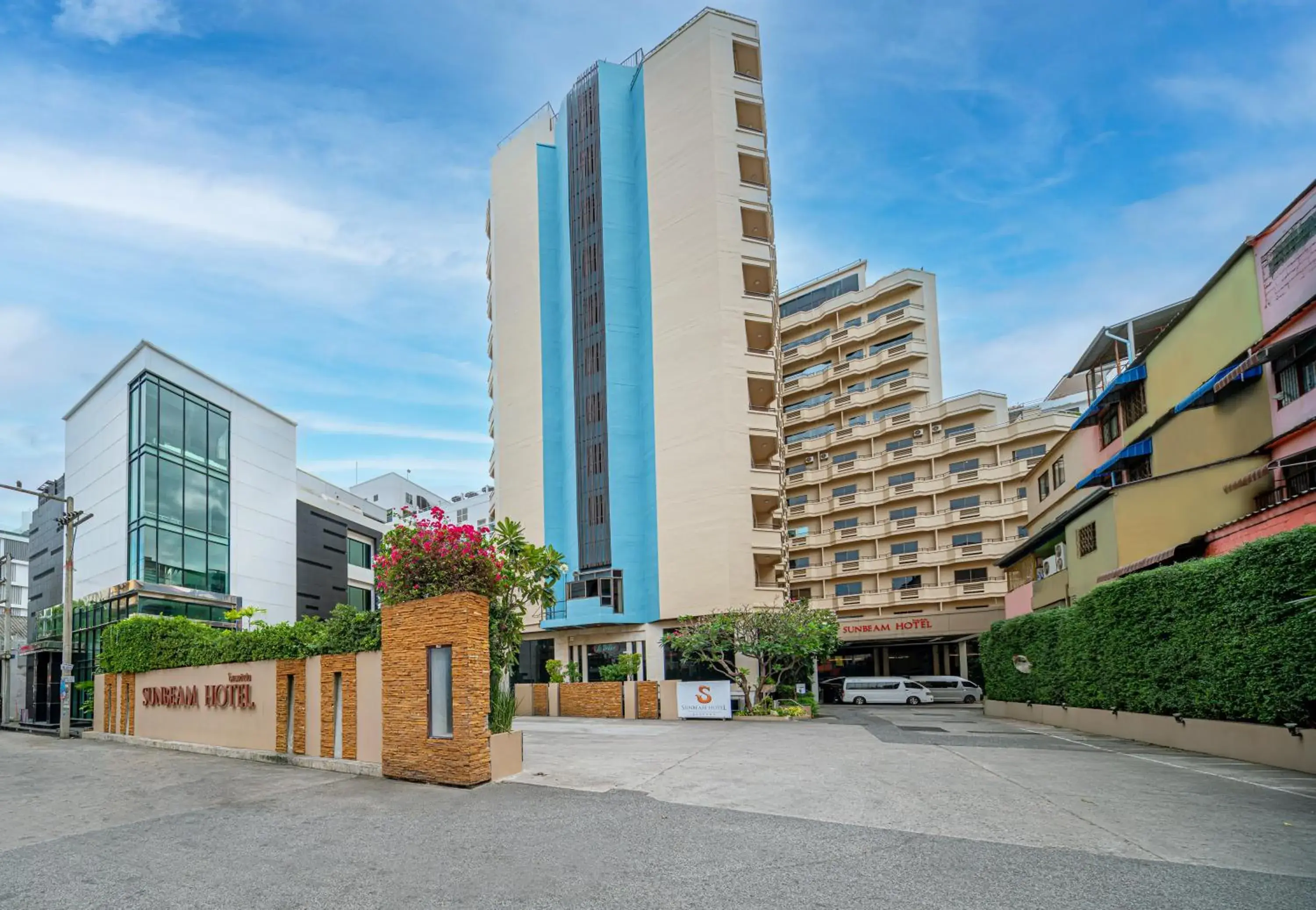 Property building in Sunbeam Hotel Pattaya Property building in Sunbeam Hotel Pattaya