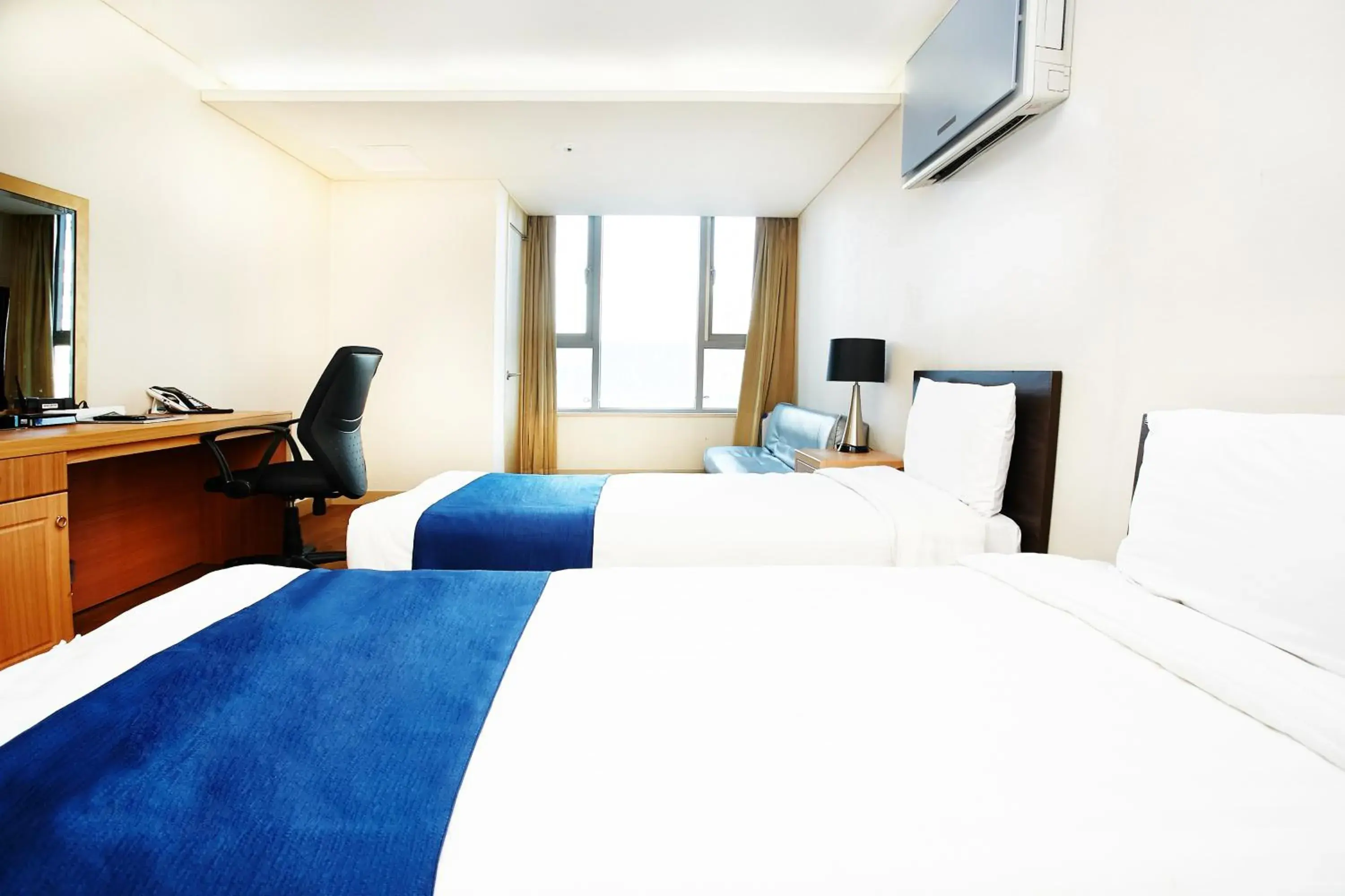 Bed in Hyundai Residence Bed in Hyundai Residence