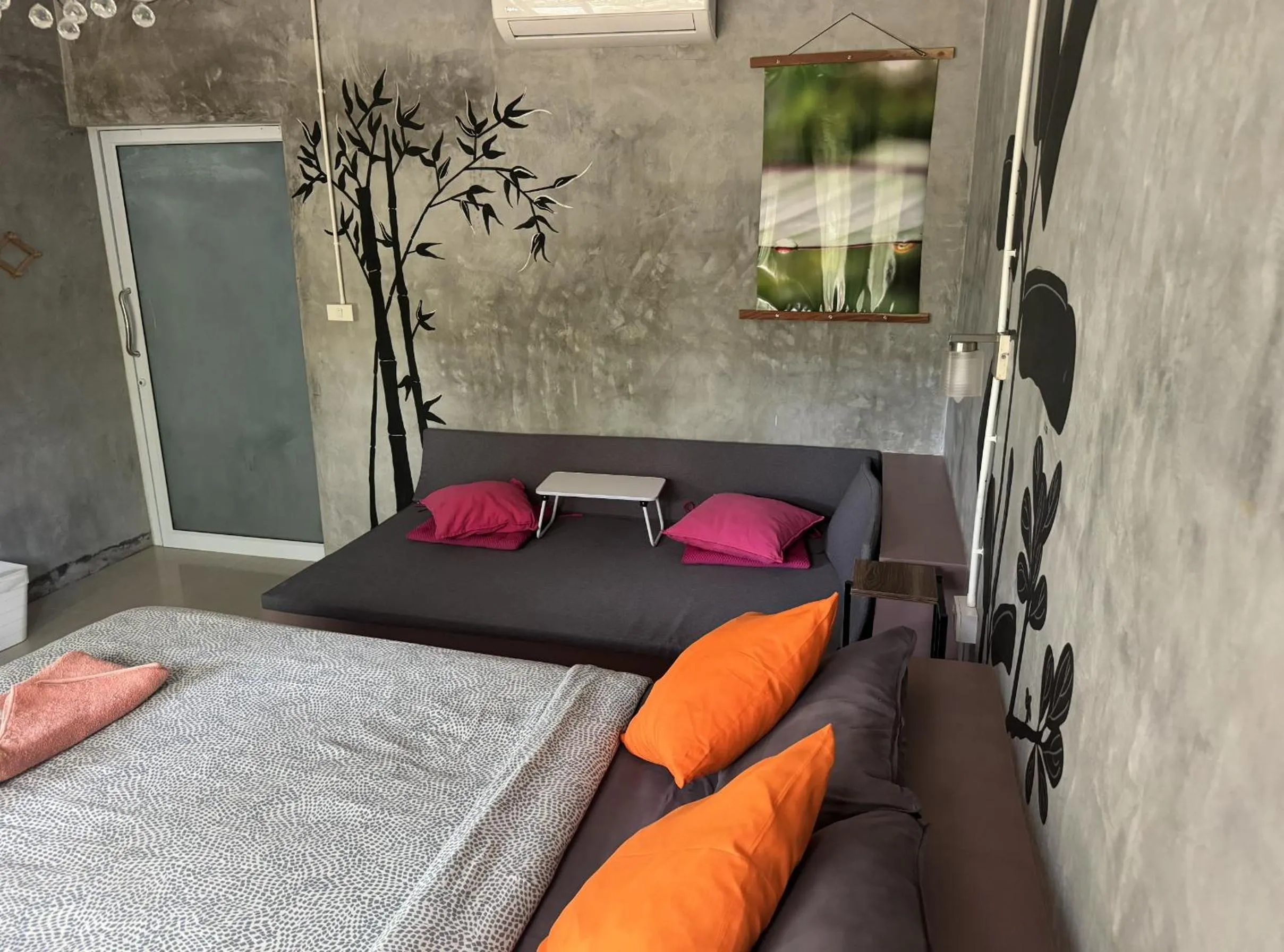 Property building, Bed in SeaEsta Beach