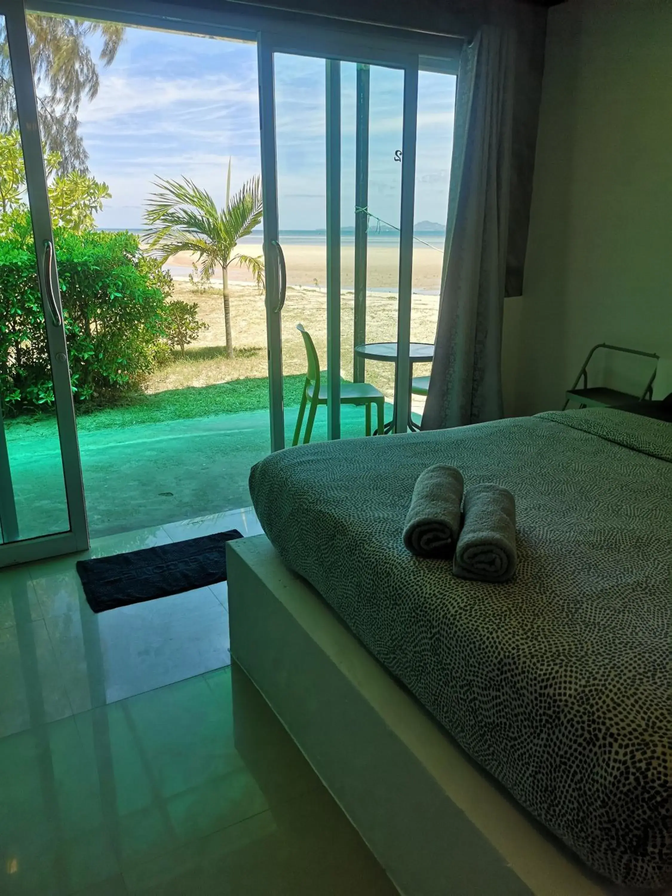 Beachside Bungalow in SeaEsta Beach Beachside Bungalow in SeaEsta Beach