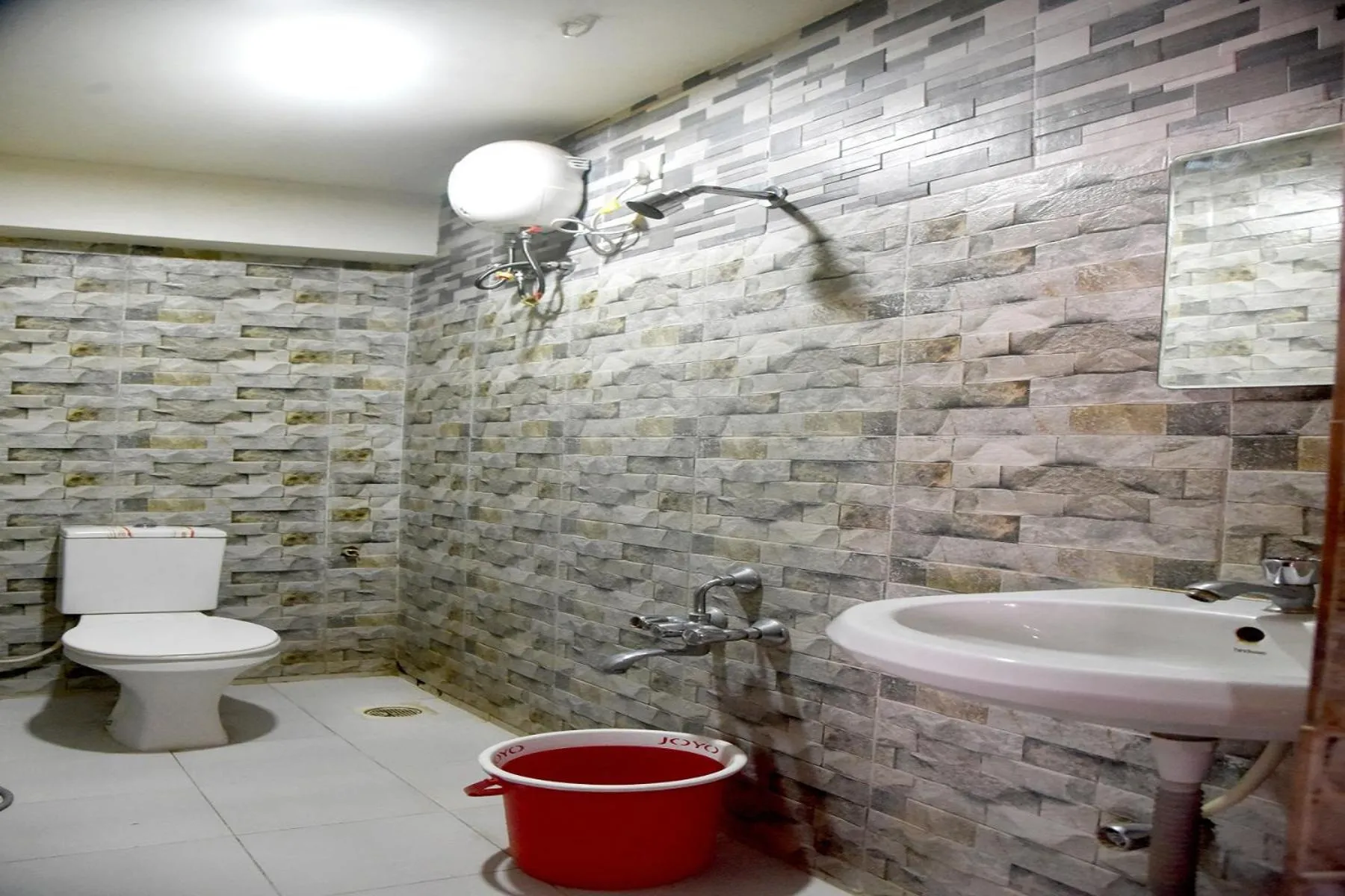 Bathroom in Hotel Parag