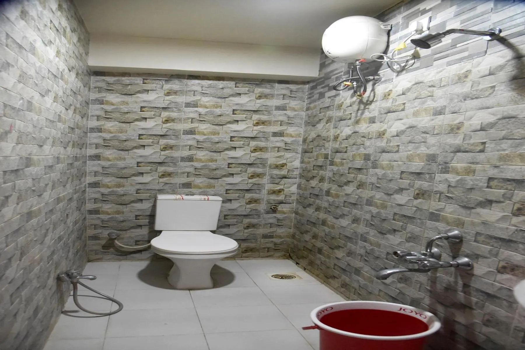 Bathroom in Hotel Parag