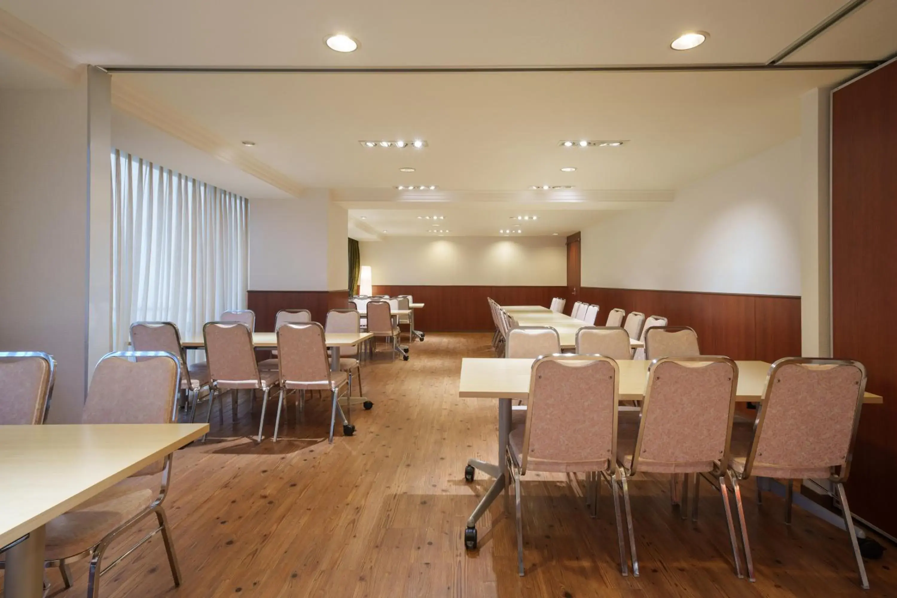 Restaurant/places to eat in the b nagoya Restaurant/places to eat in the b nagoya