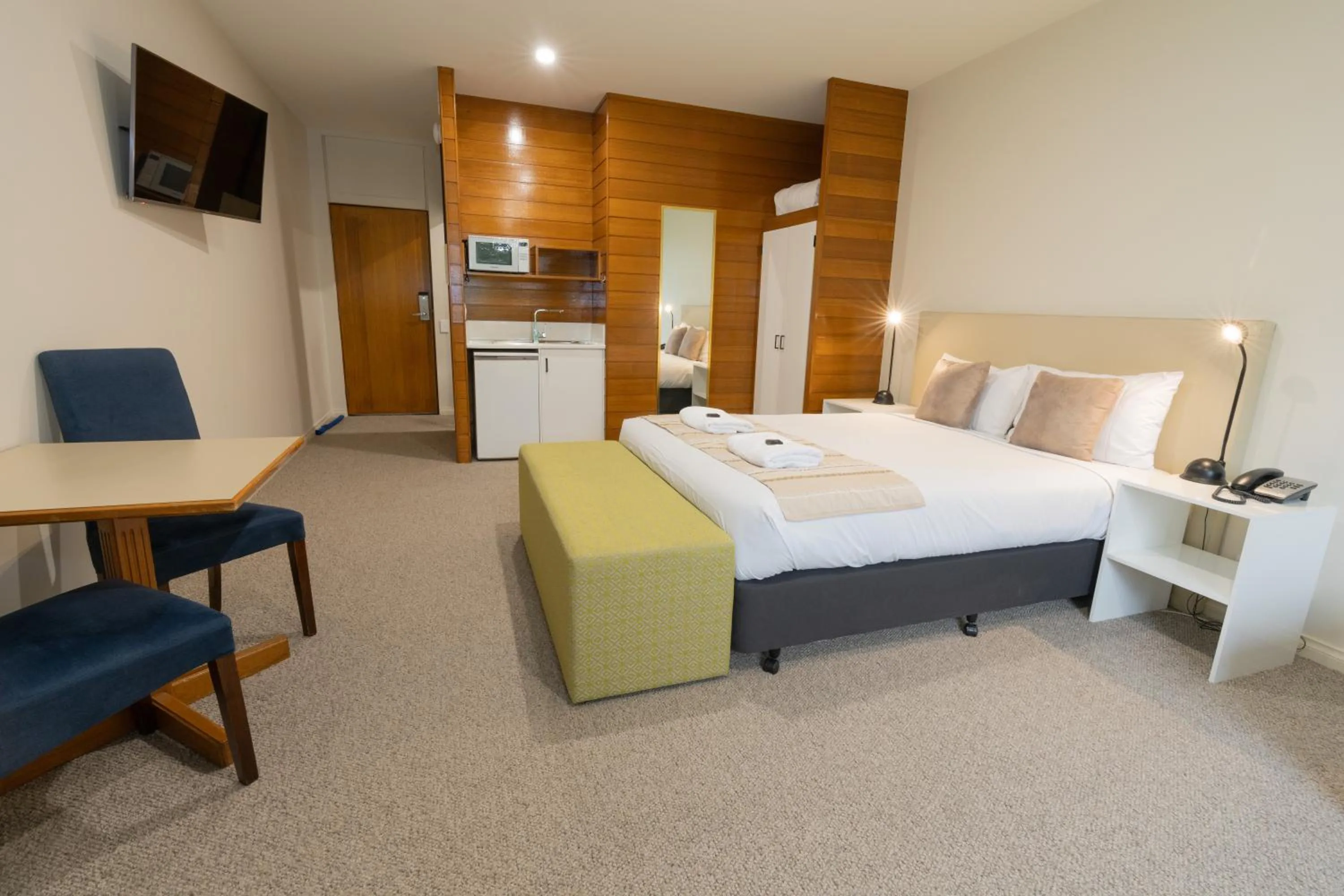 Bed in Sovereign Park Motor Inn